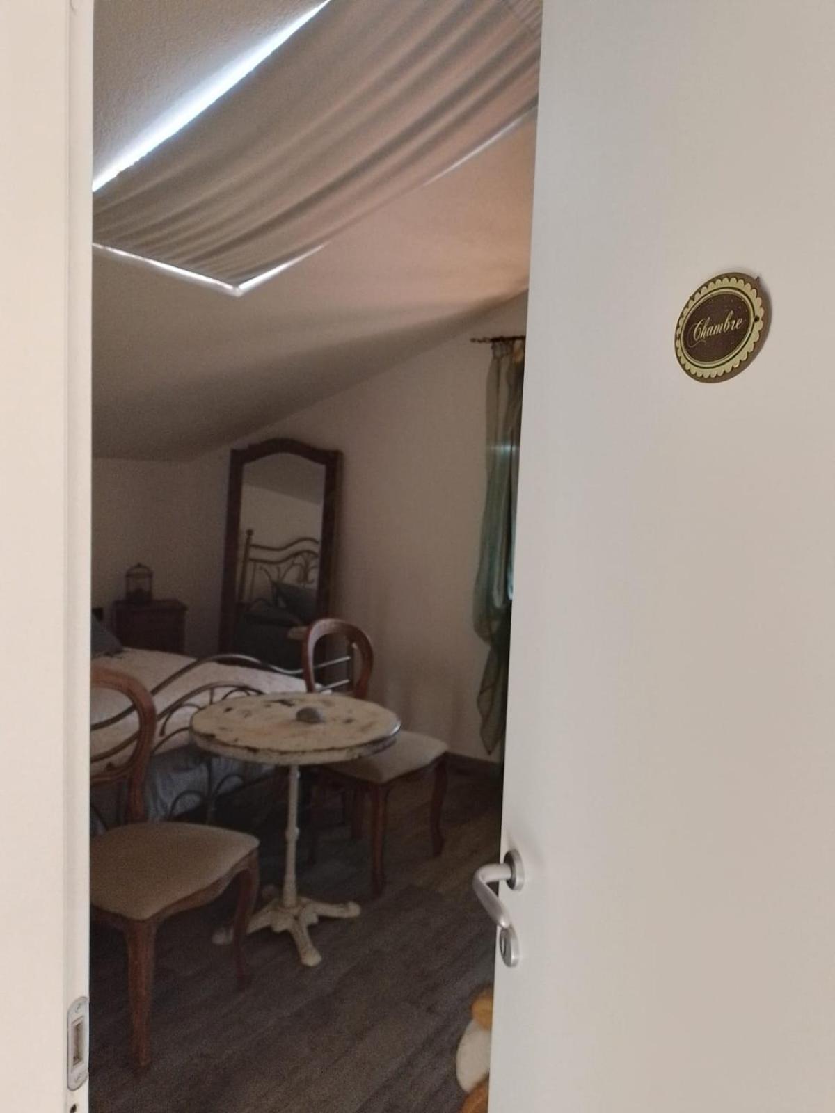 Double Room with Private Bathroom - Photo 6