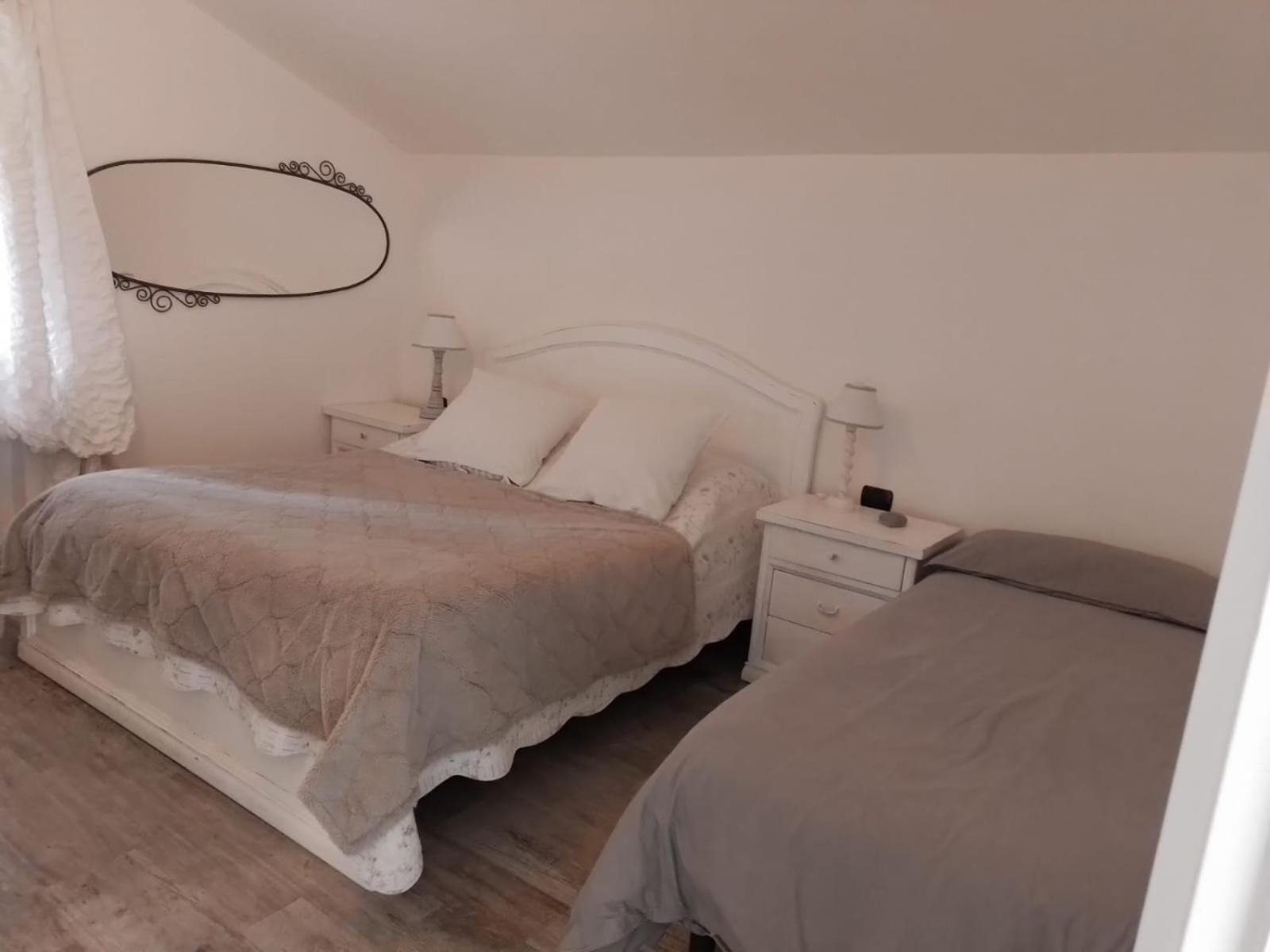 Triple Room with Private Bathroom - Photo 7