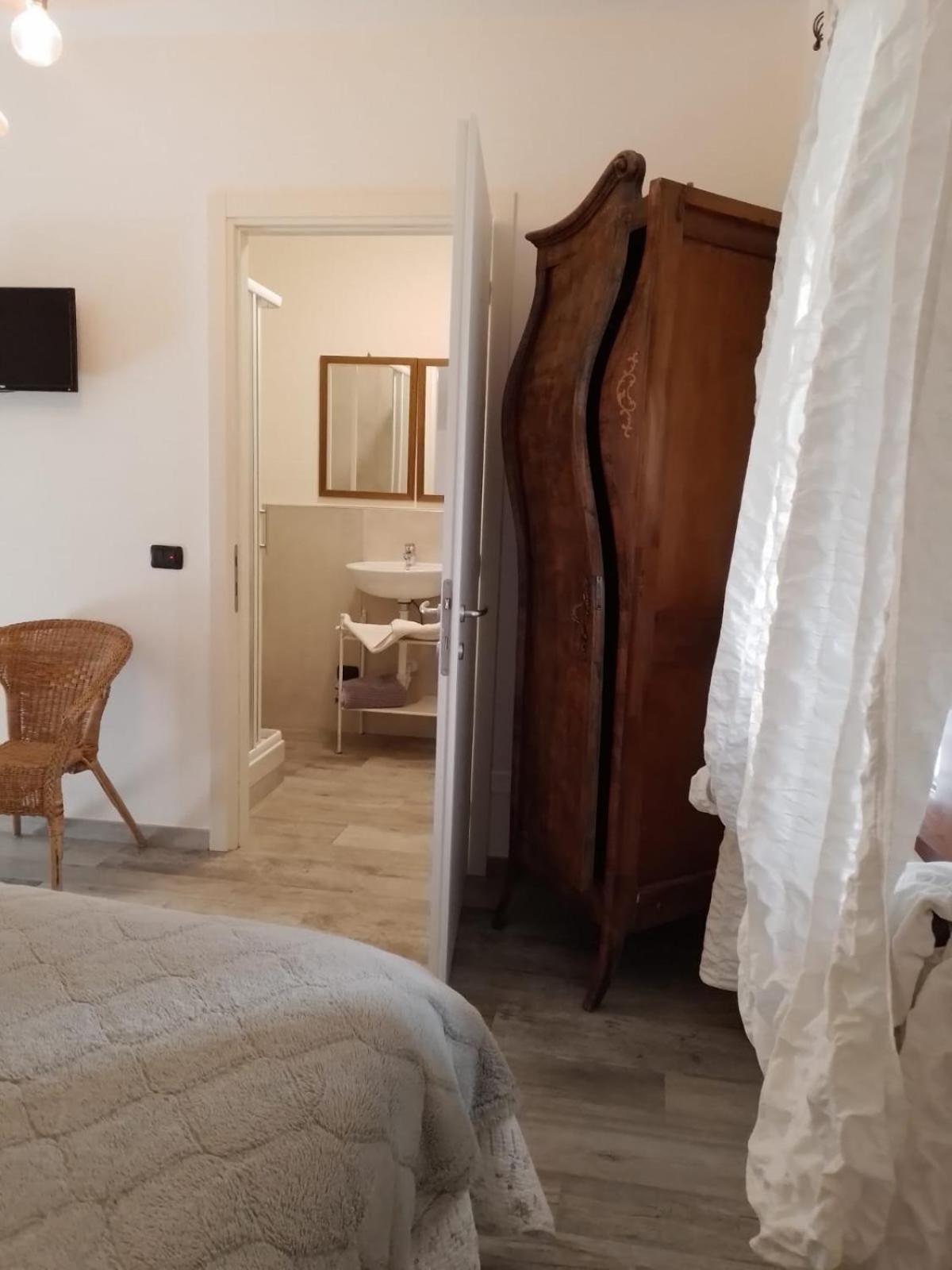 Triple Room with Private Bathroom - Photo 5
