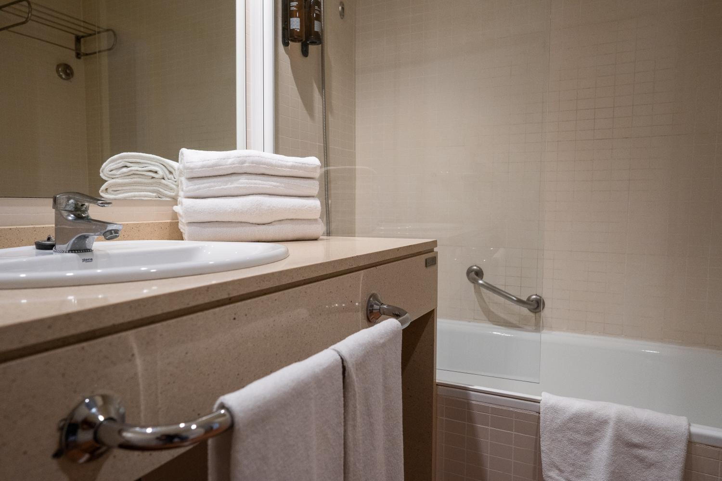 Family Suite (2 Adults + 2 Children) - Photo 22