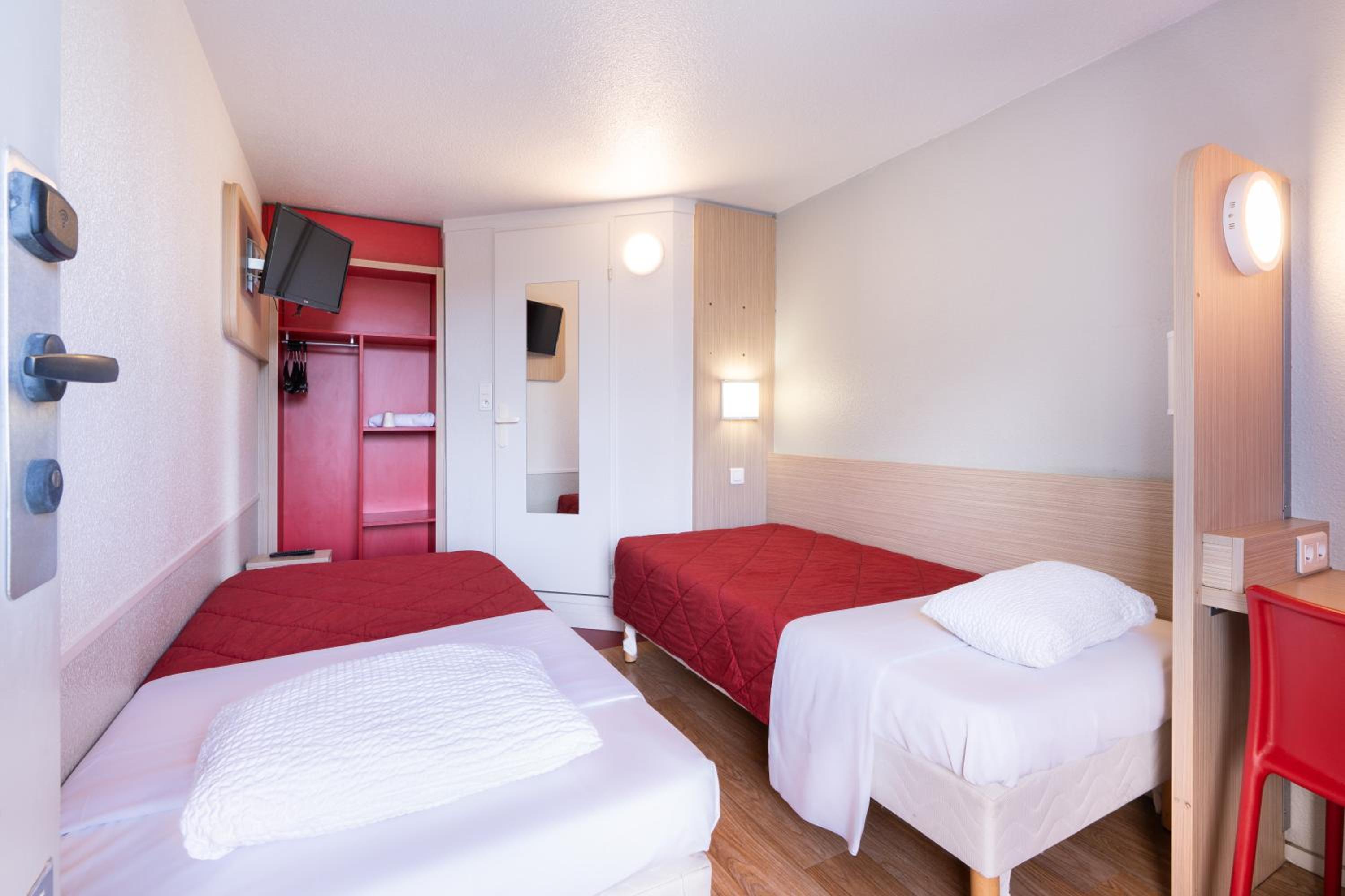 Twin Room - Photo 7