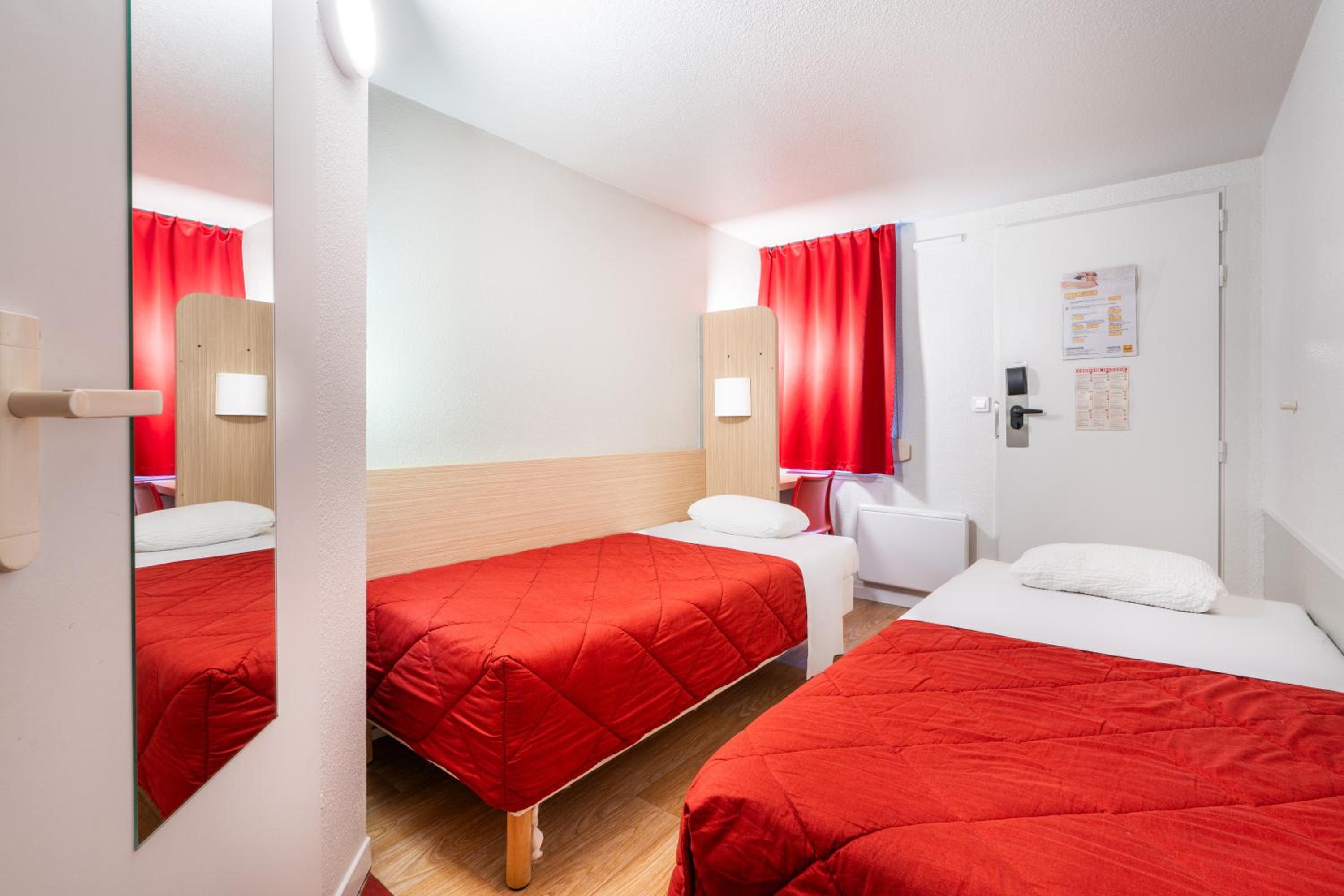 Twin Room - Photo 1