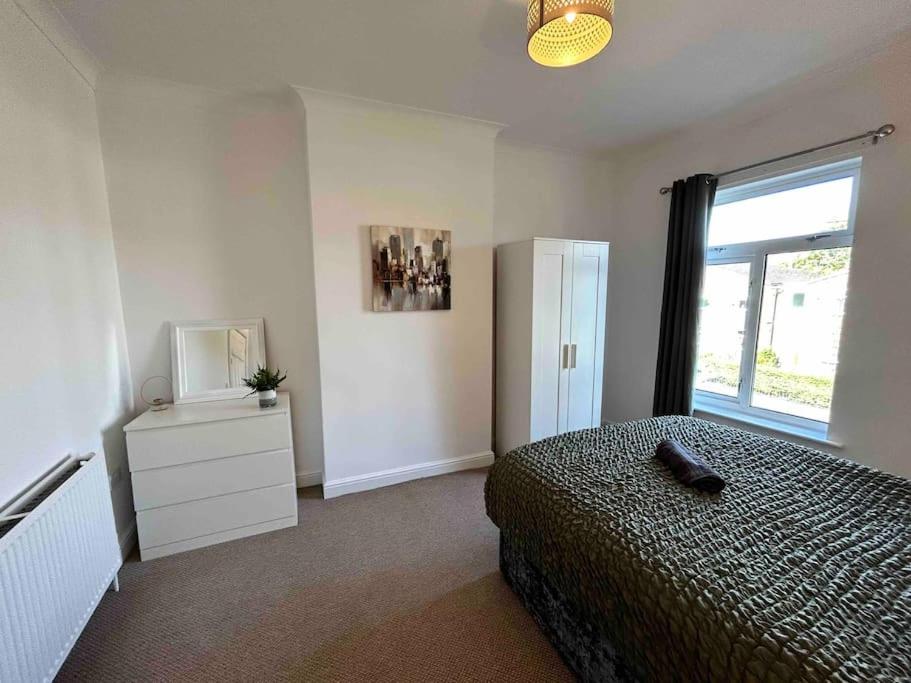 Three-Bedroom House photo 2
