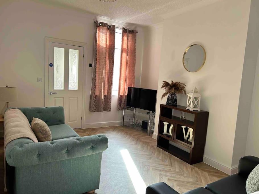 Three-Bedroom House photo 3