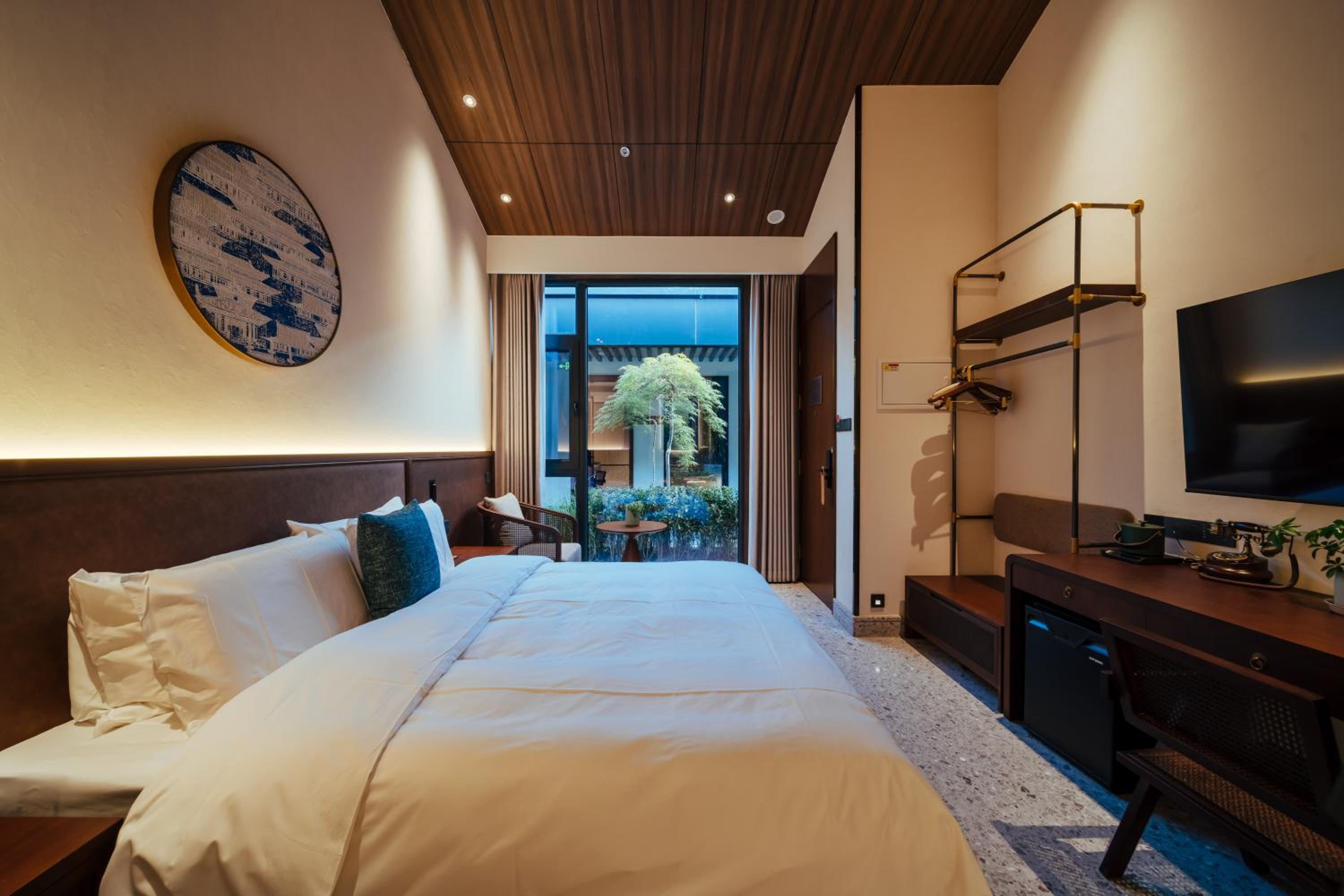 Deluxe Queen Room
