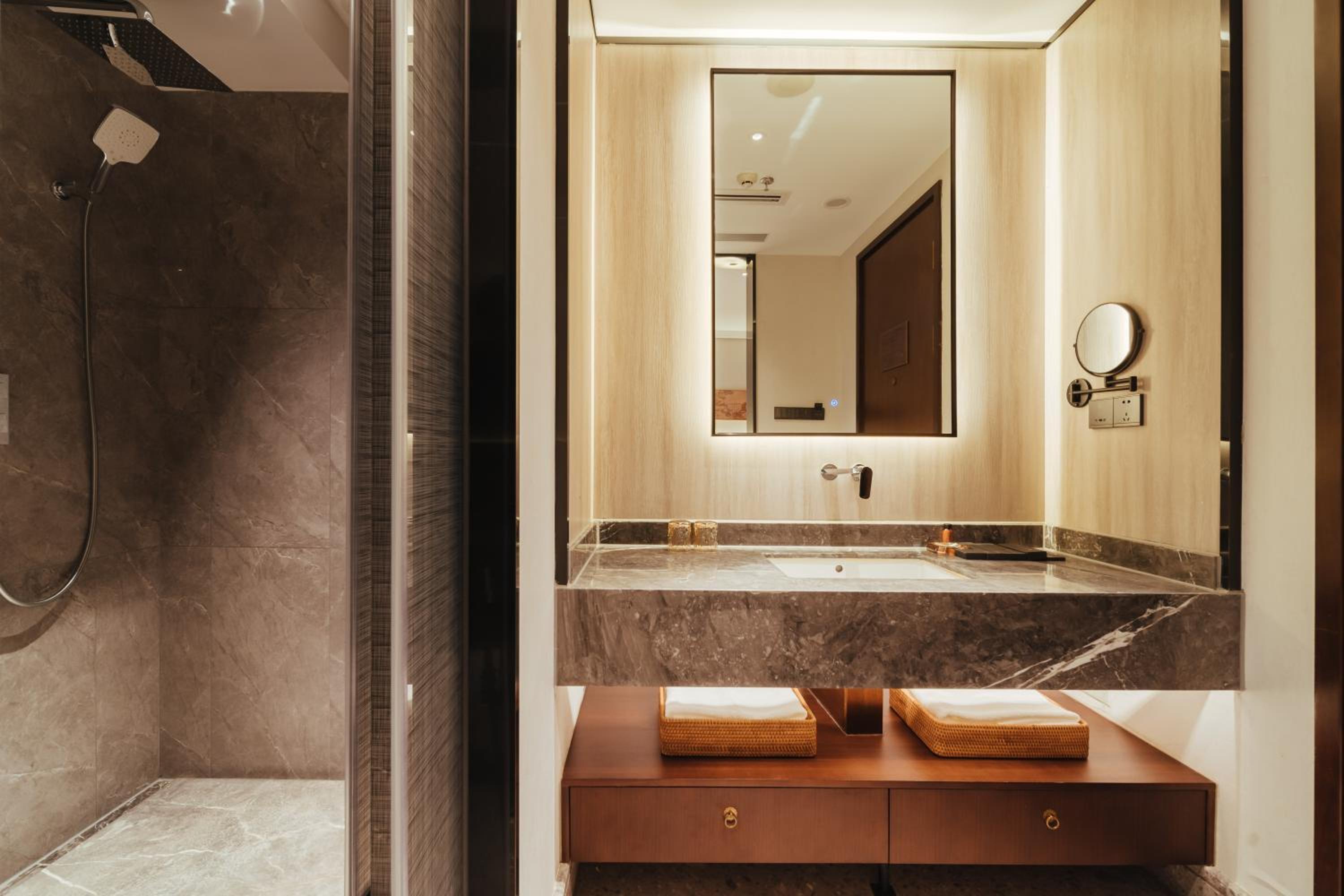 Premium Queen Room