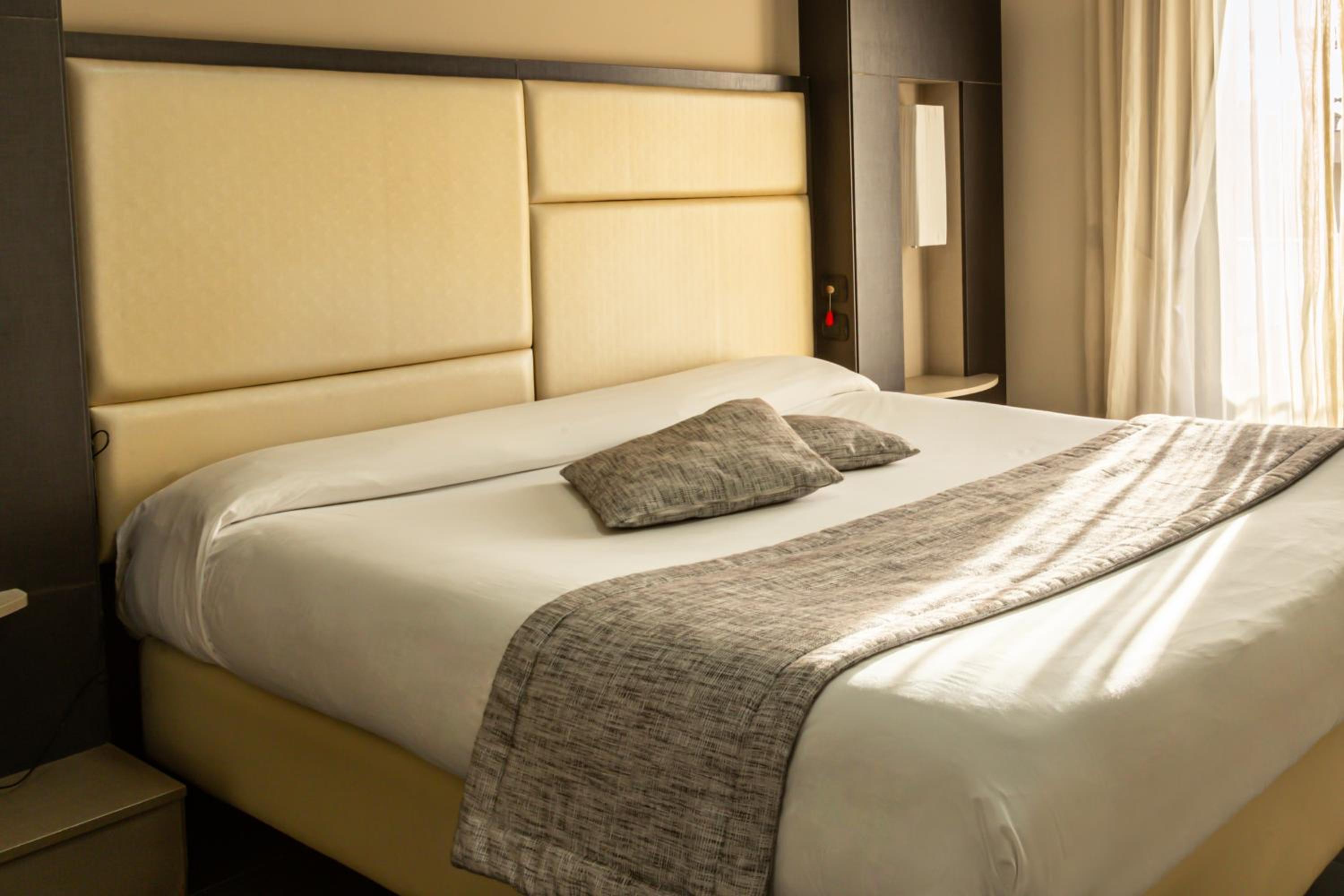 Standard Double Room - Photo 5