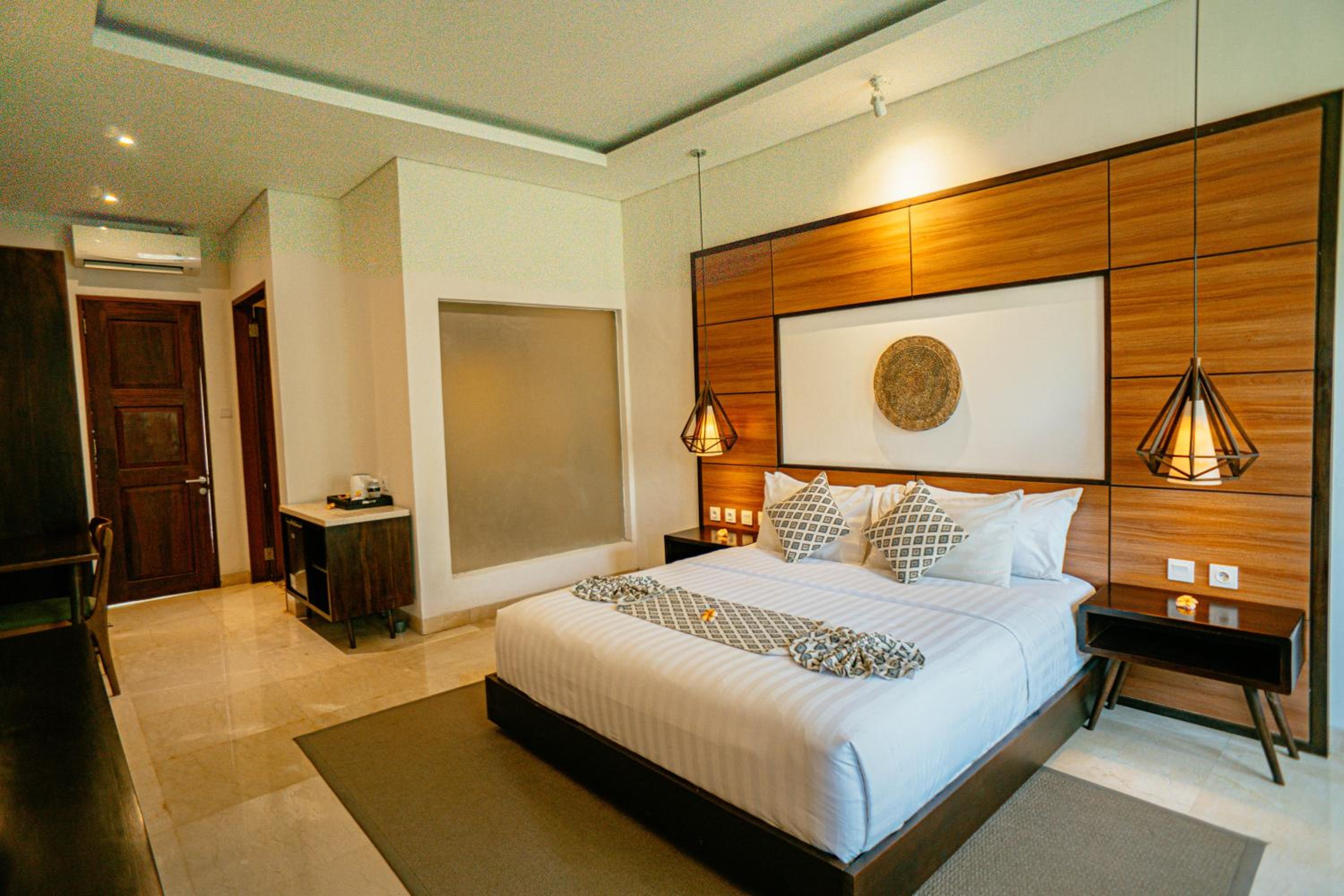 Deluxe Double with Pool View (2 Adults + 1 Child) photo 2