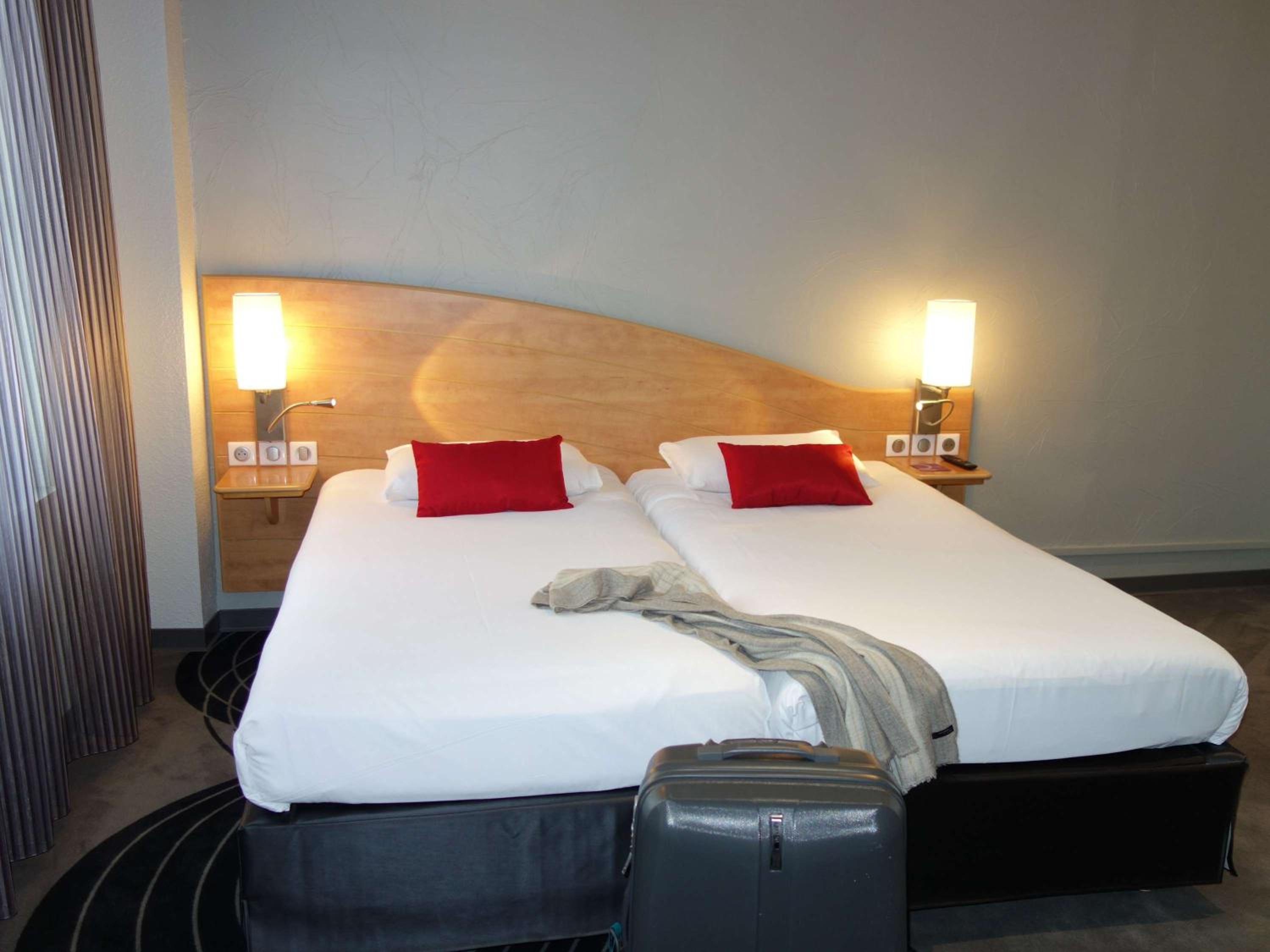 Standard Twin Room - Photo 3
