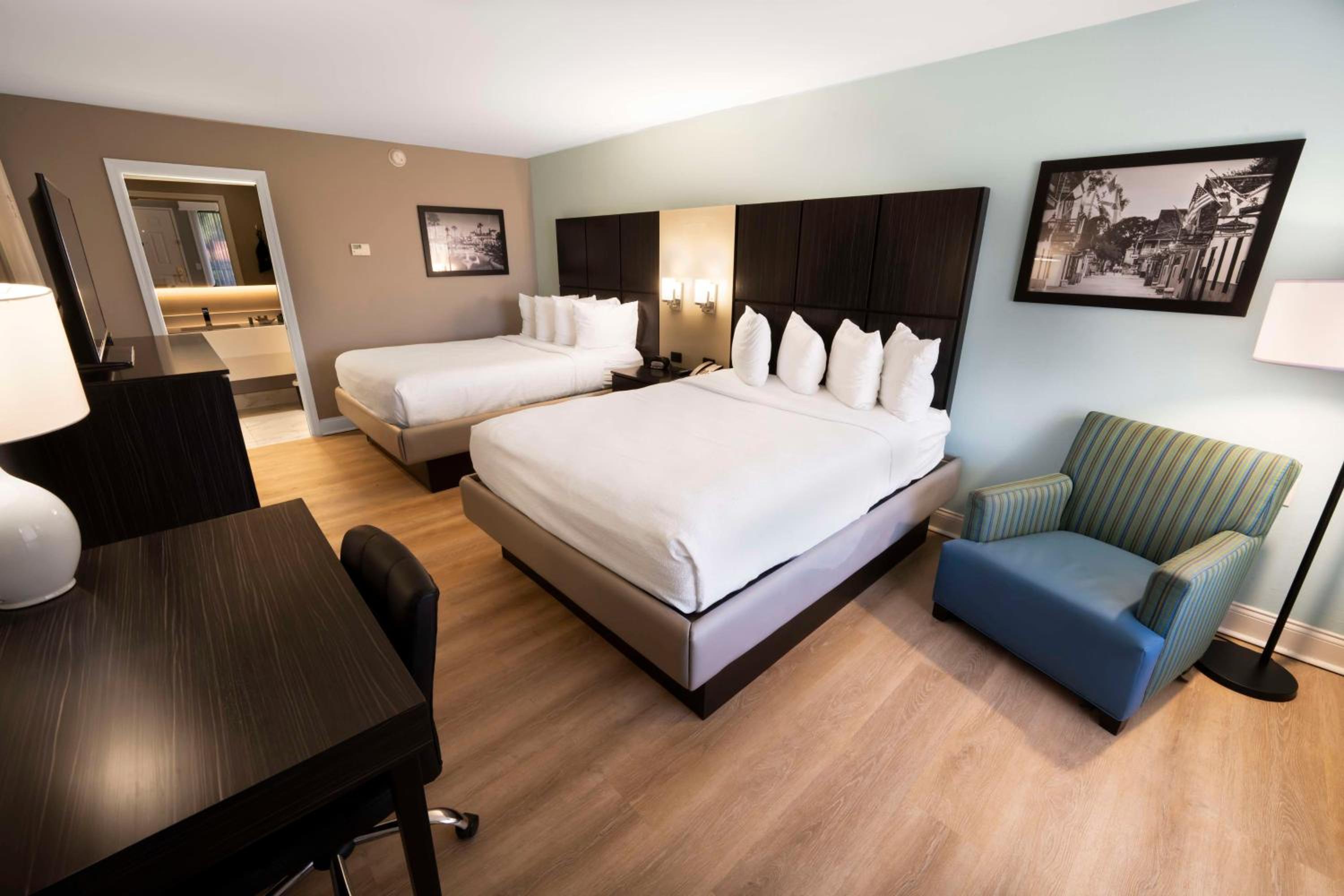 Queen Room with Two Queen Beds - Non-Smoking - Photo 1