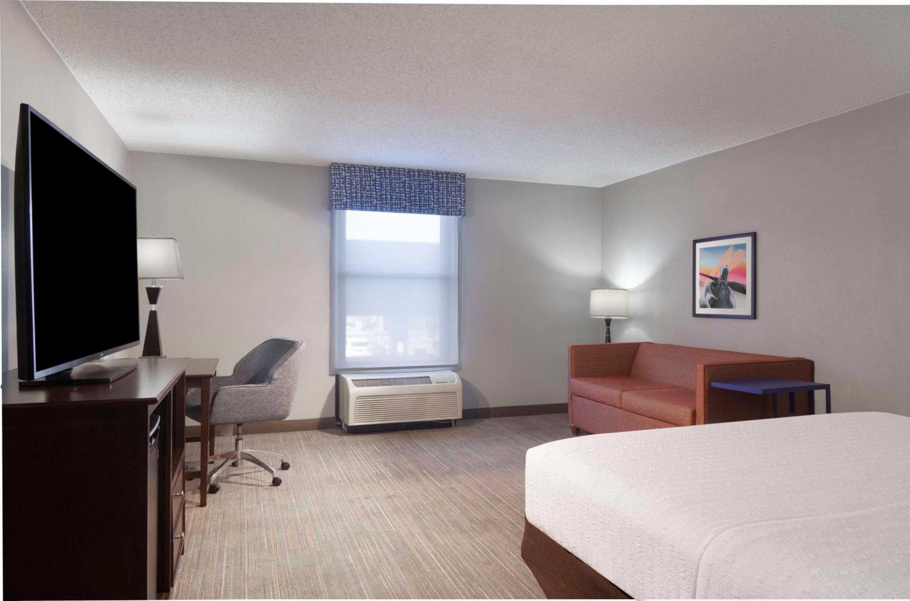 Large King Room - Non-Smoking - Photo 3