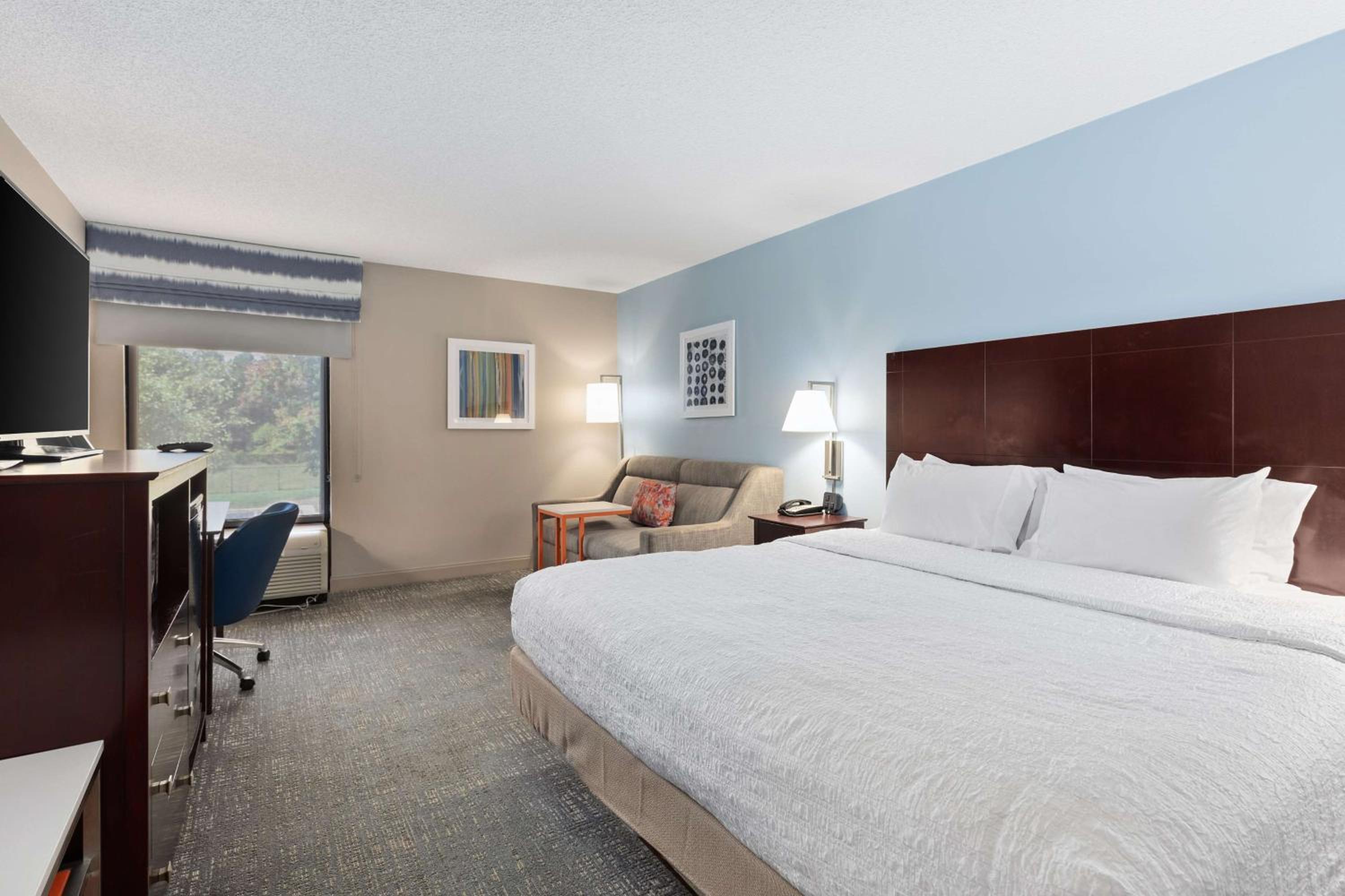King Room with Sofa Bed - Non-Smoking - Photo 1