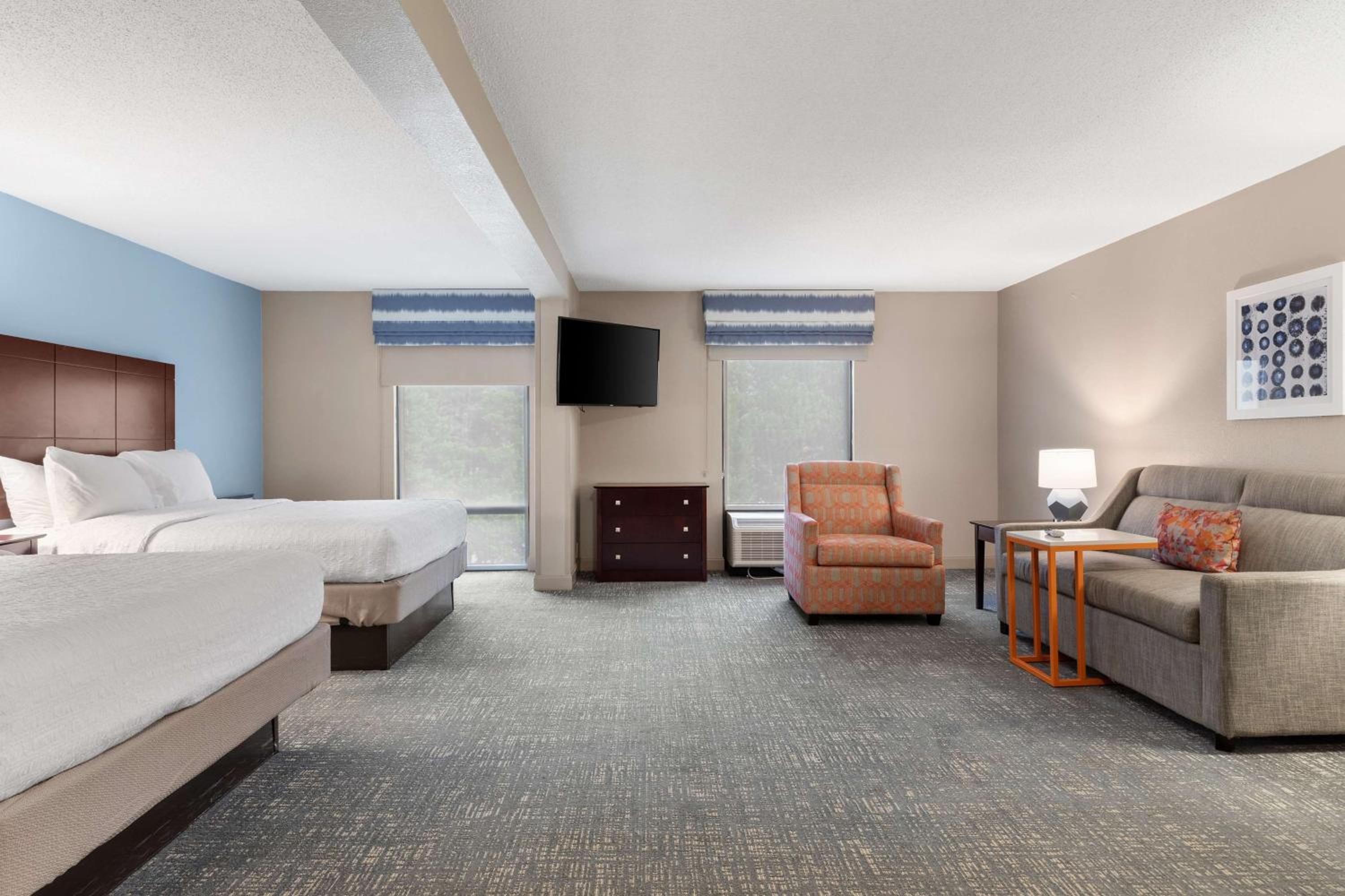 One-Bedroom Queen Suite with Two Queen Beds - Non-Smoking - Photo 1