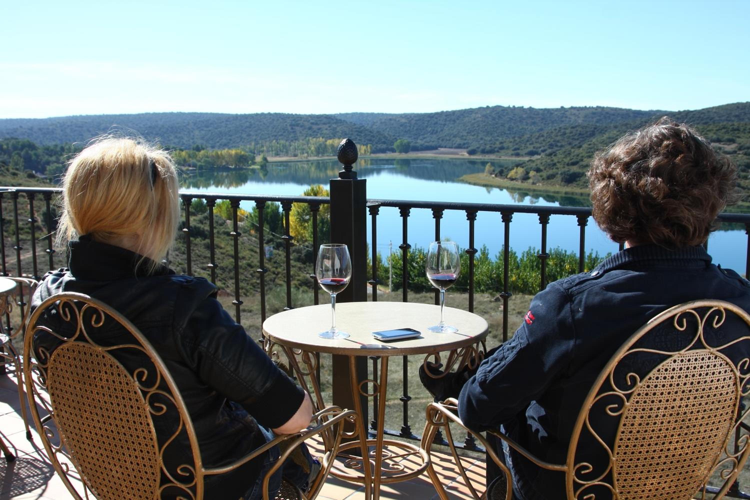 Two-Bedroom Apartment with Lake View photo 3