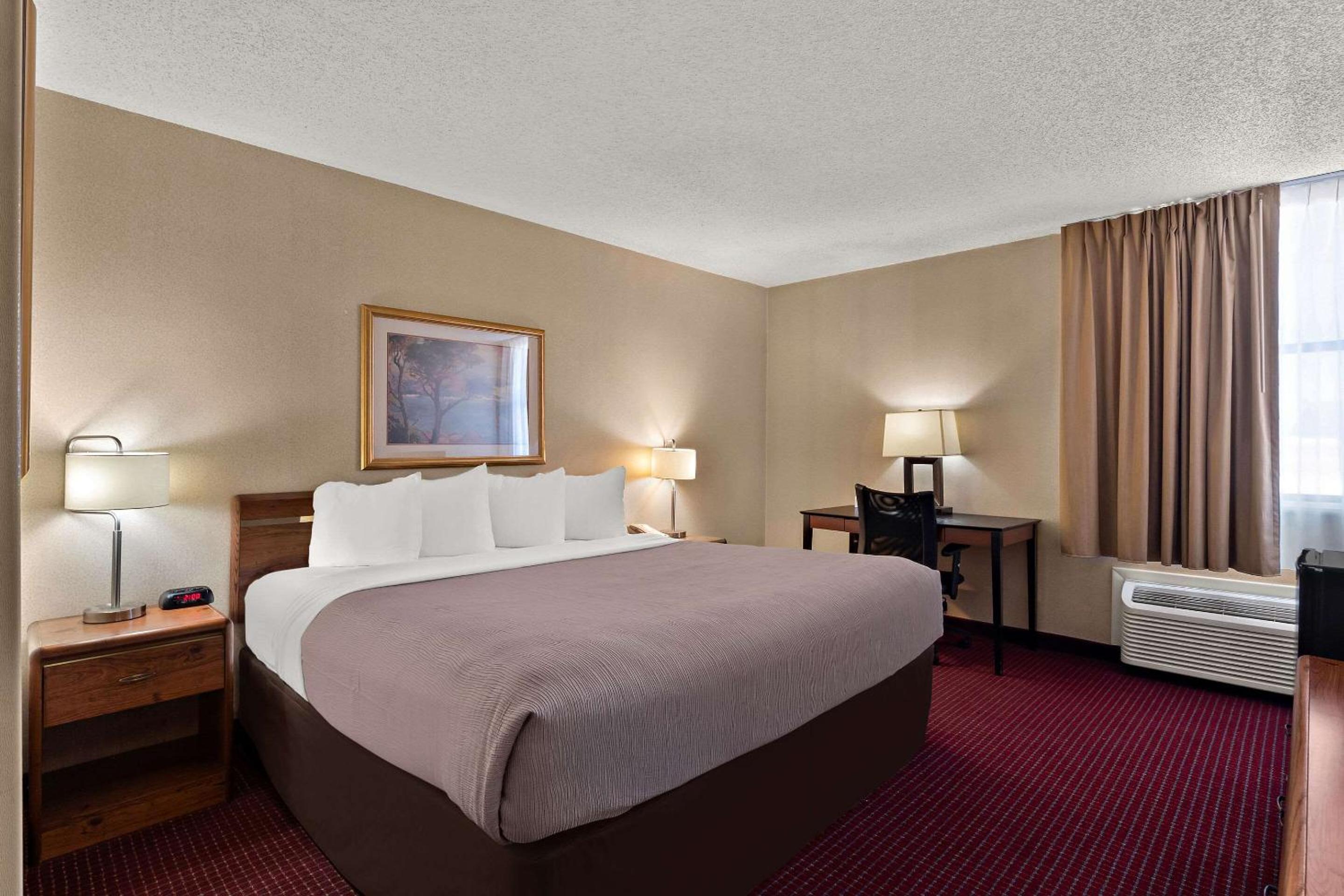 King Room - Non-Smoking - Photo 1