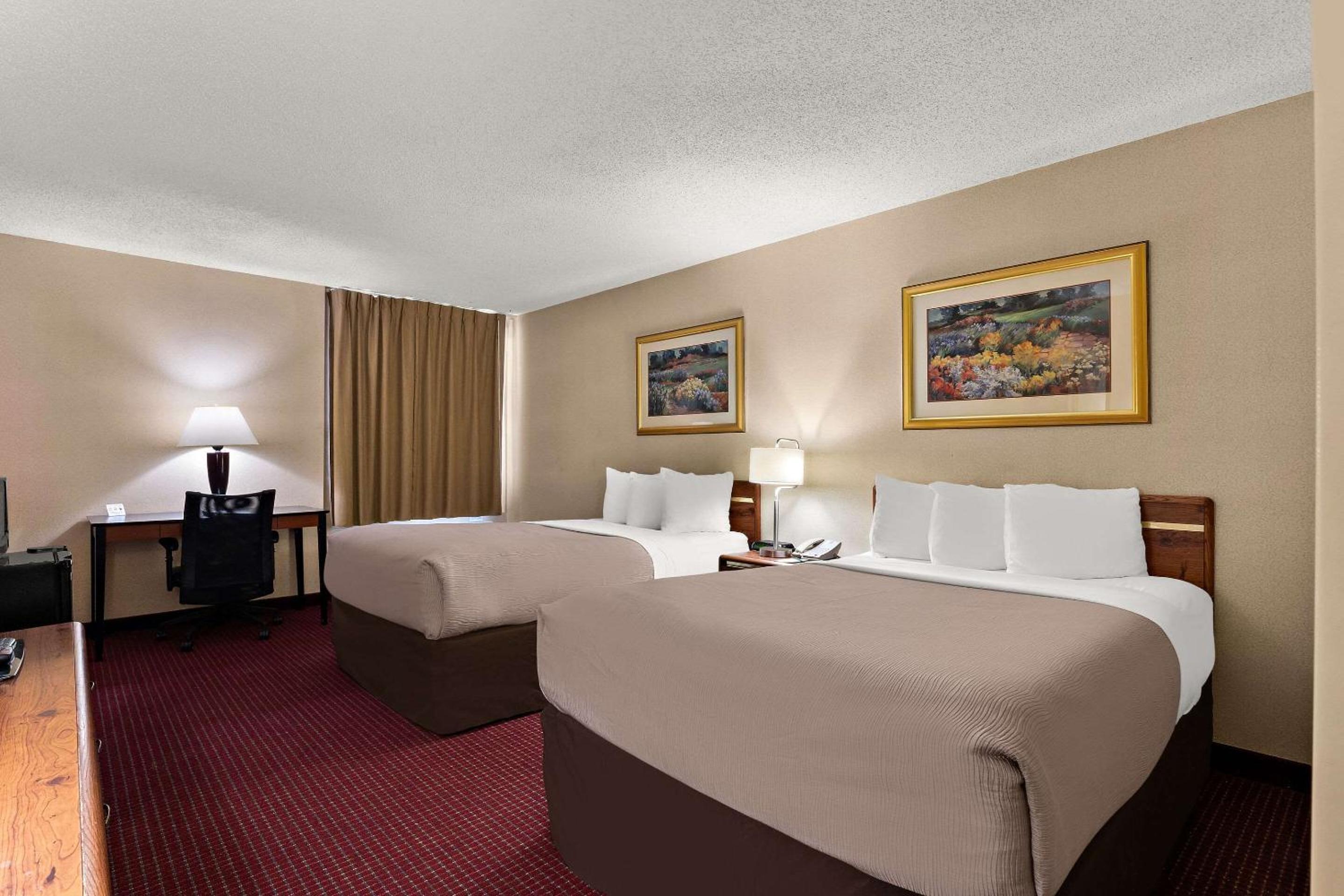 Double Room with Two Double Beds - Non-Smoking - Photo 1