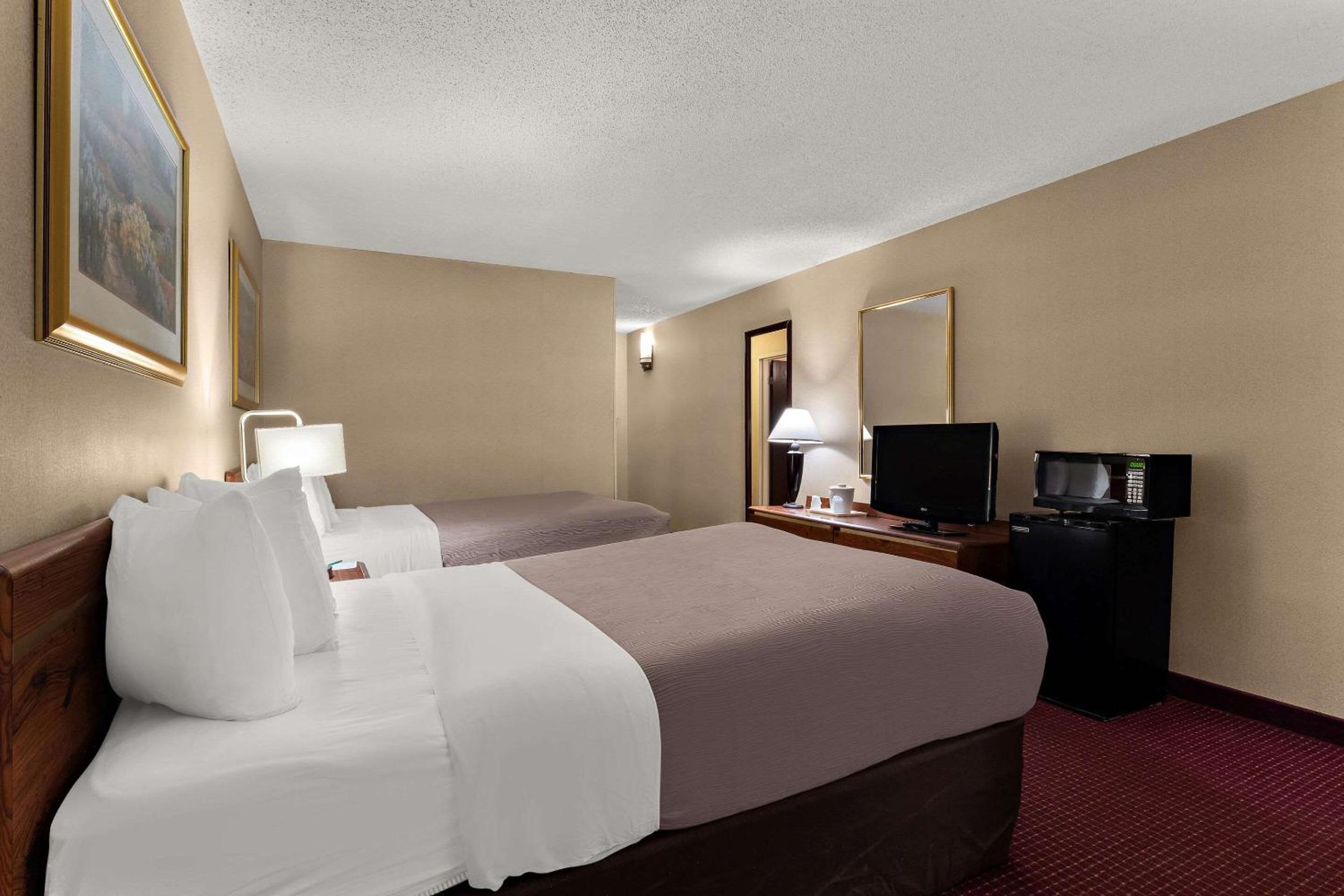 Double Room with Two Double Beds - Non-Smoking - Photo 2