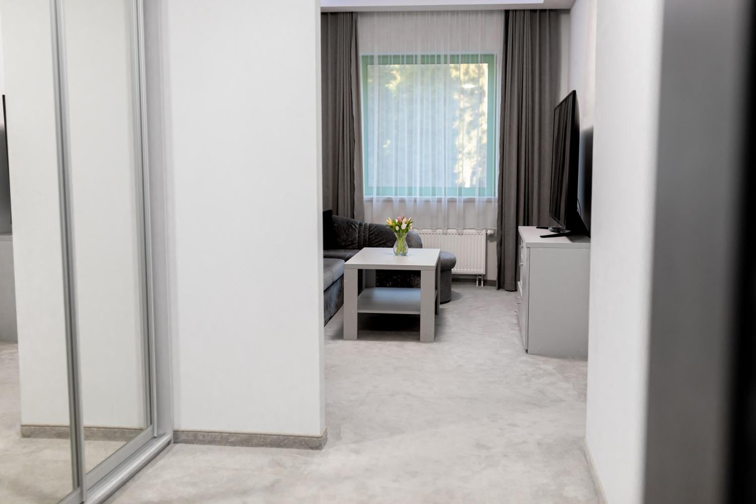 Deluxe Double Room with Bath - Photo 6
