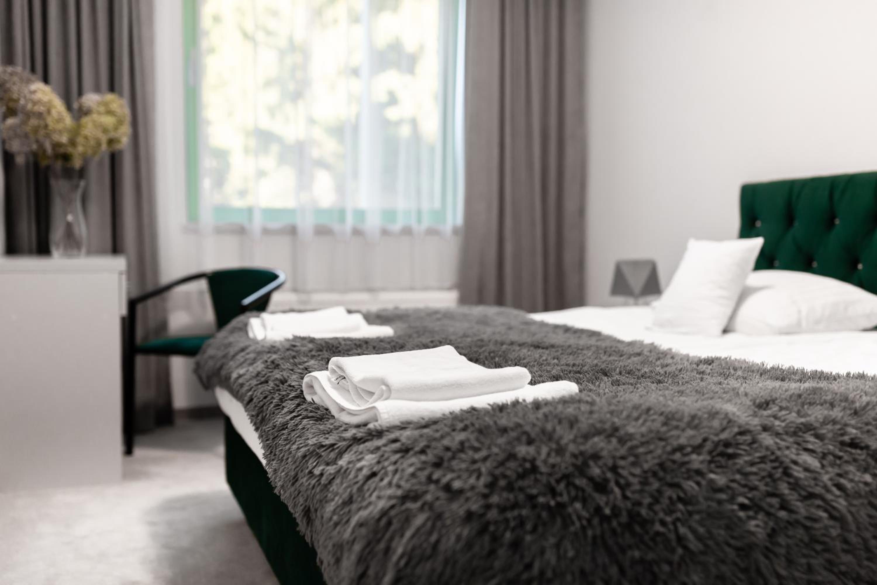 Deluxe Double Room with Bath - Photo 8