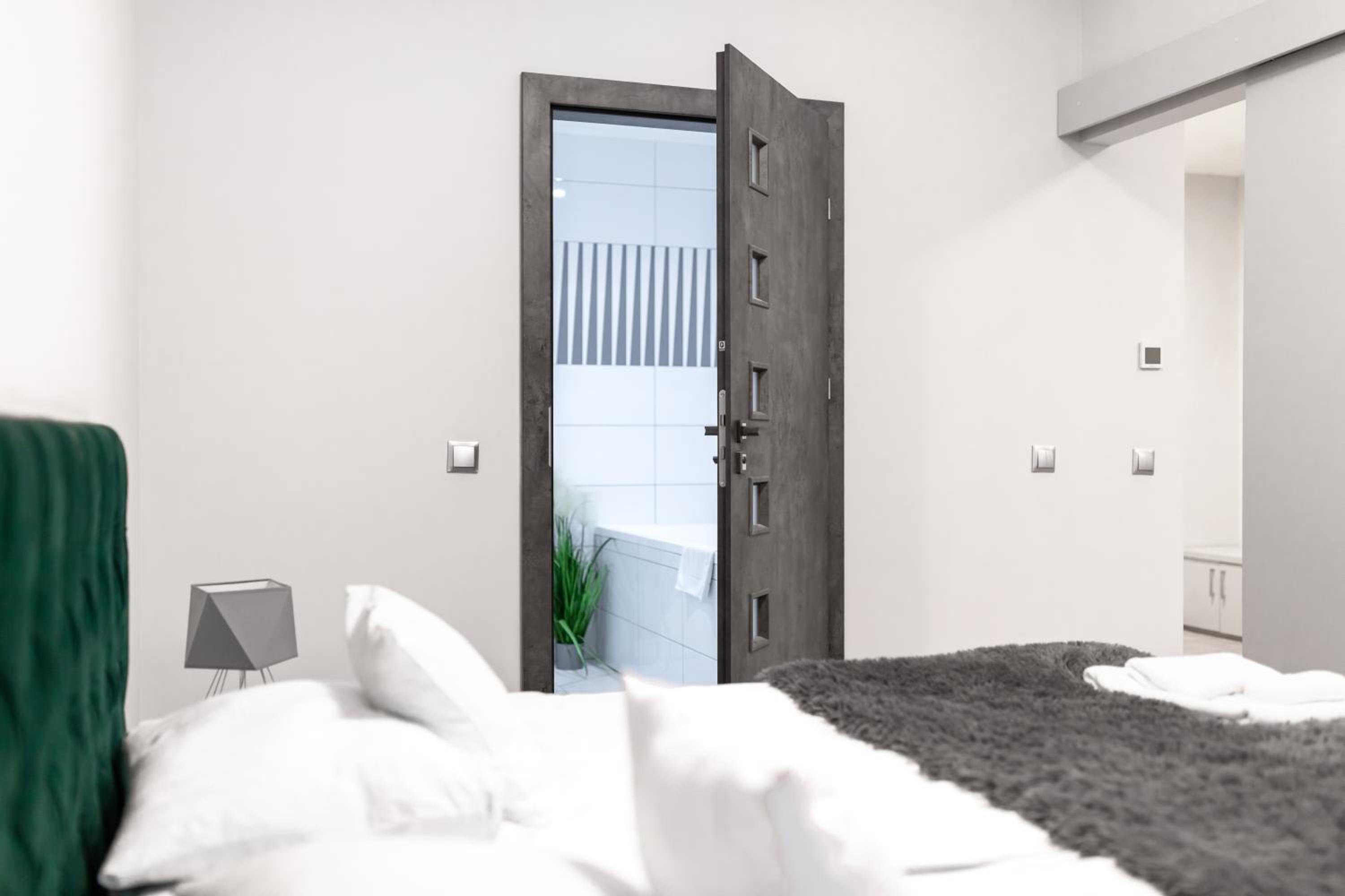 Deluxe Double Room with Bath - Photo 4