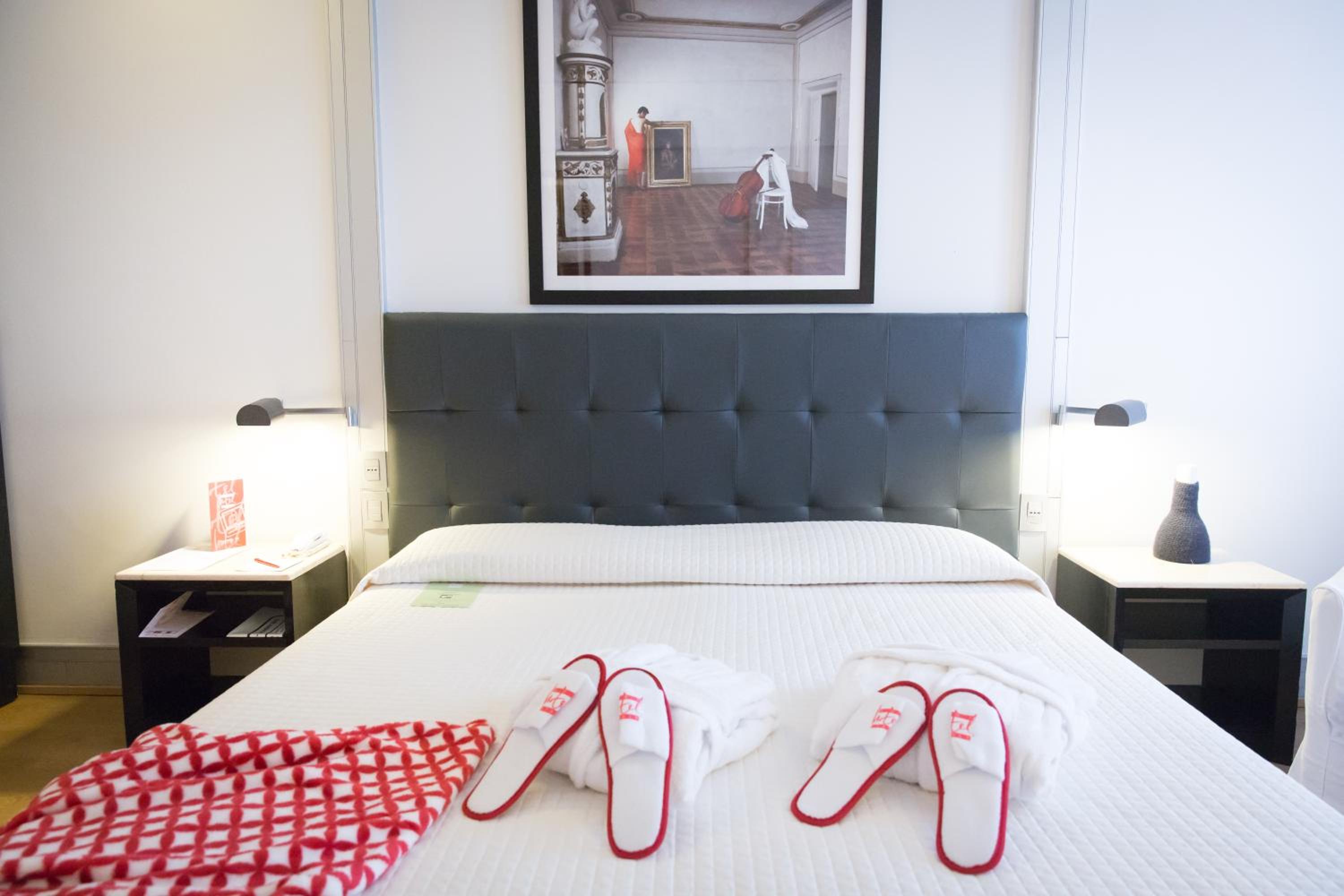 Classic Plus Double or Twin Room - Photo 8