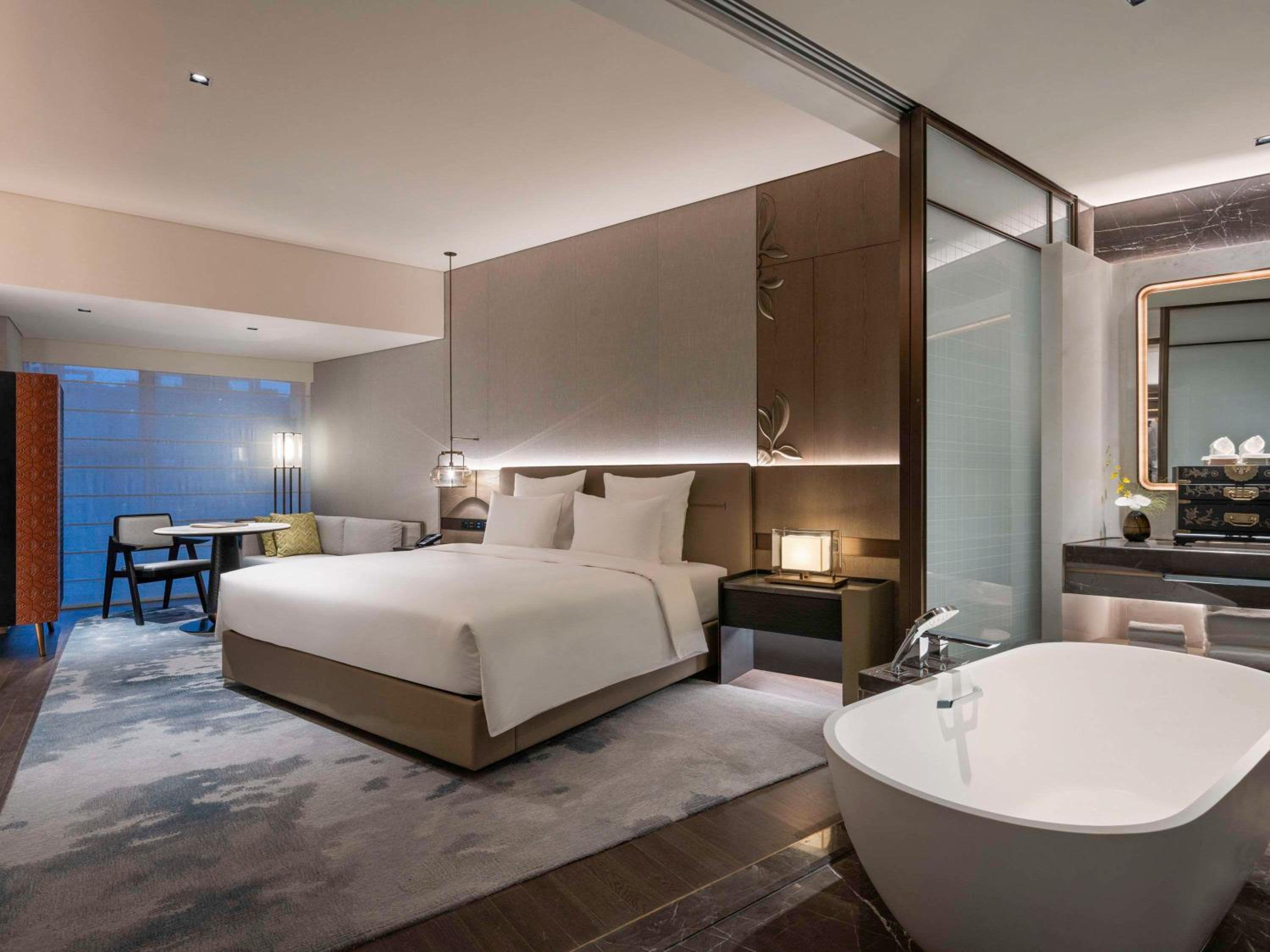 Classic King Room with City View