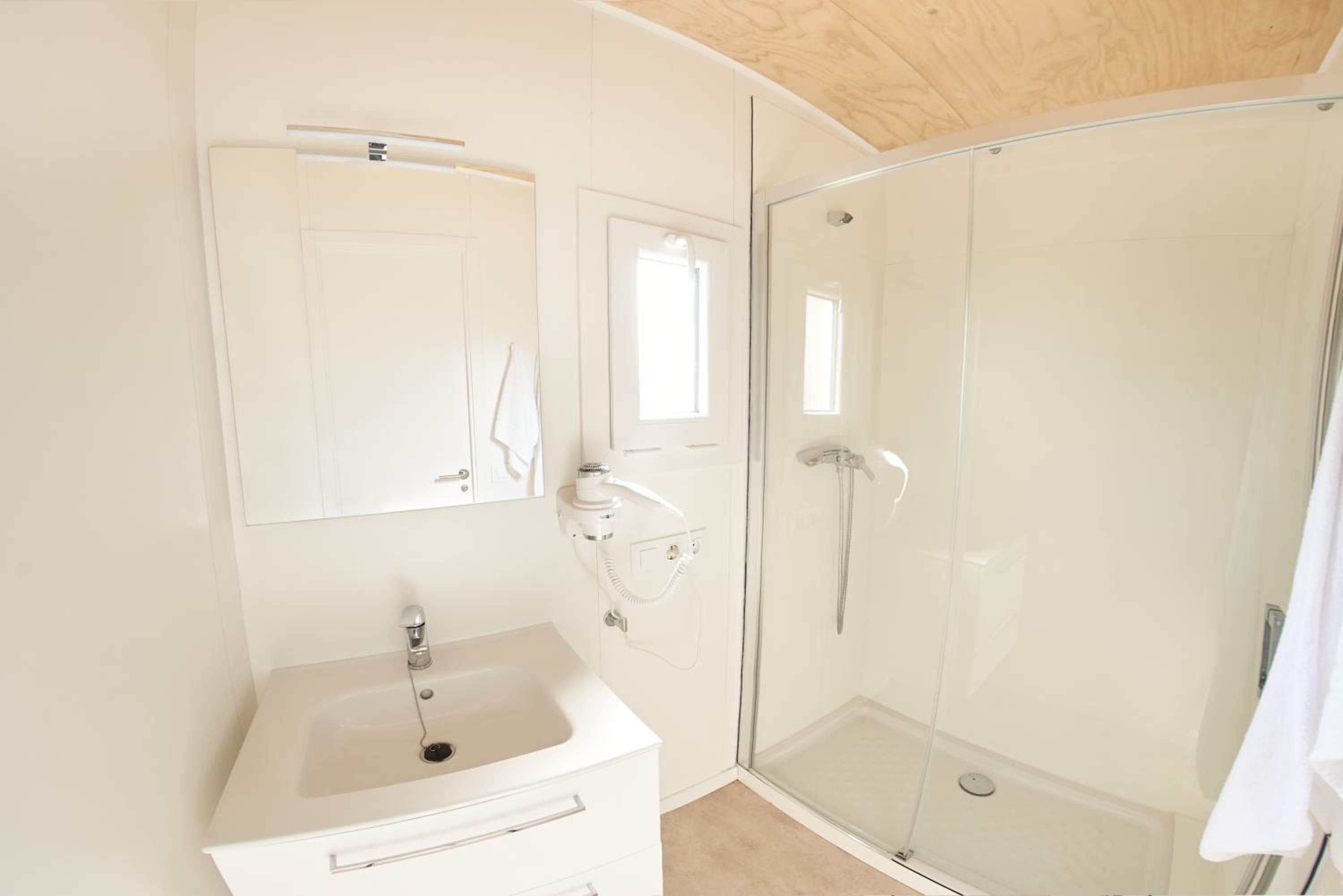 Mobile Home Plus (3 Bedrooms) - Air Conditioning photo 3