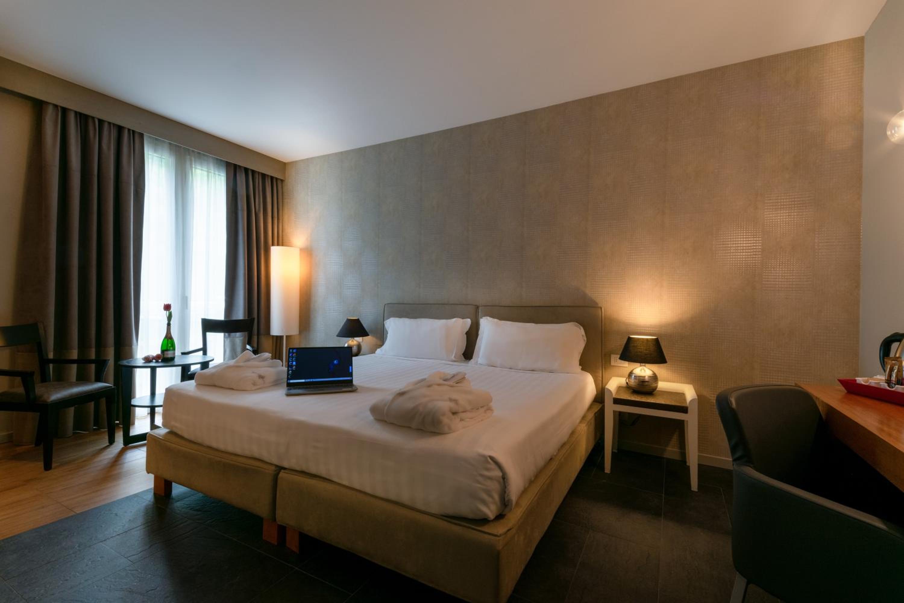 Deluxe Double Room - Photo 1