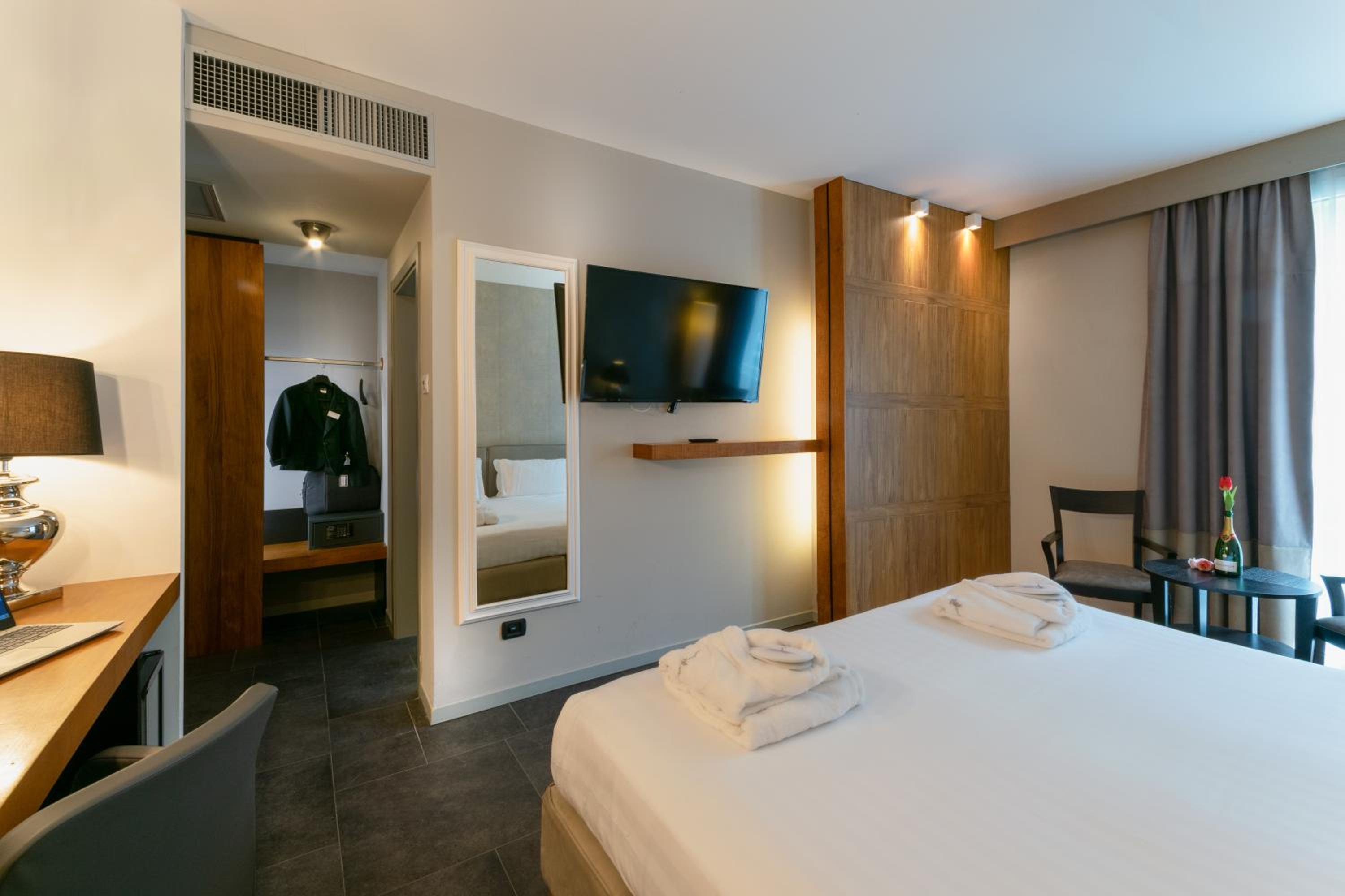 Deluxe Double Room - Photo 2