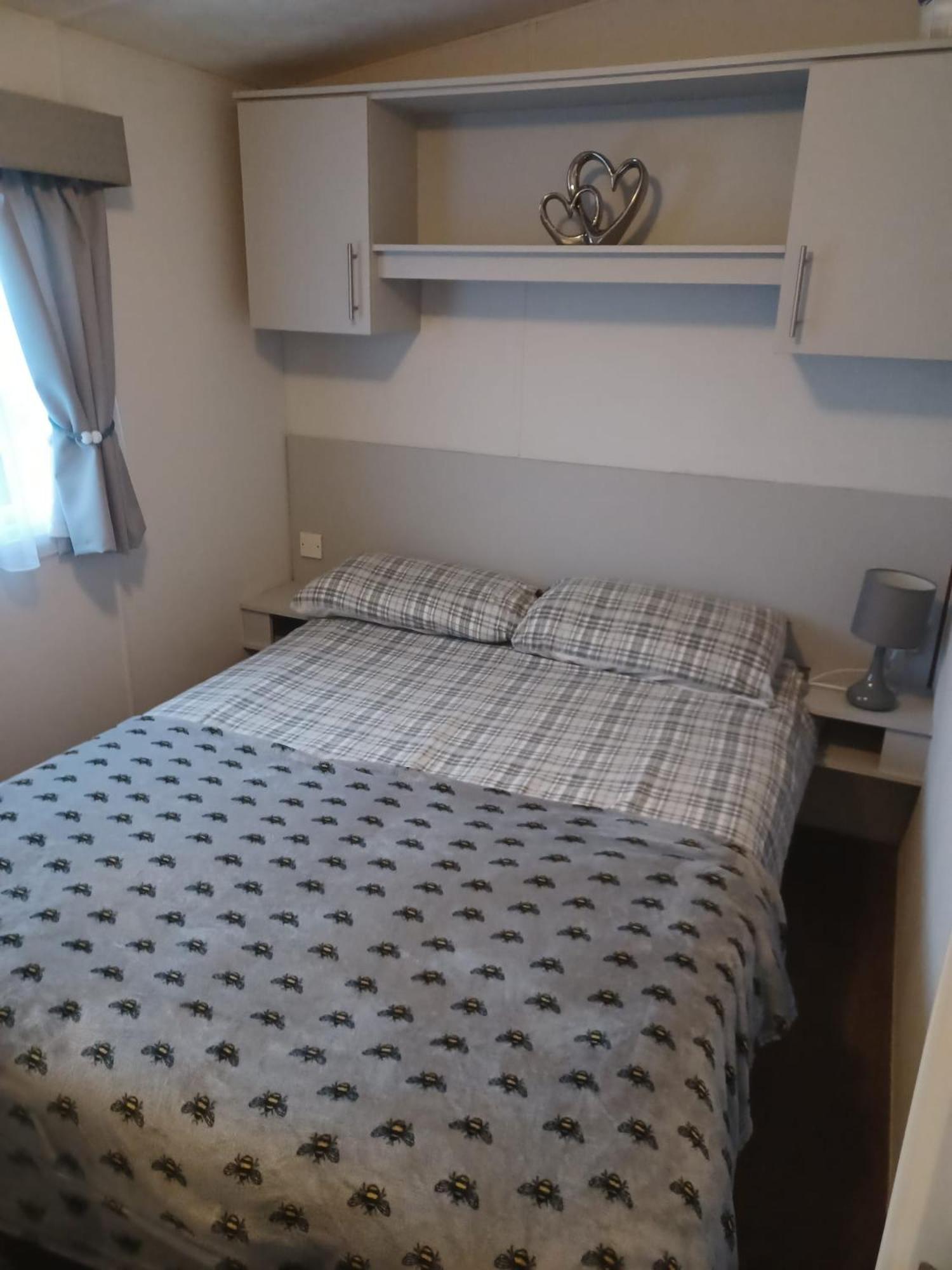 Three-Bedroom House photo 3