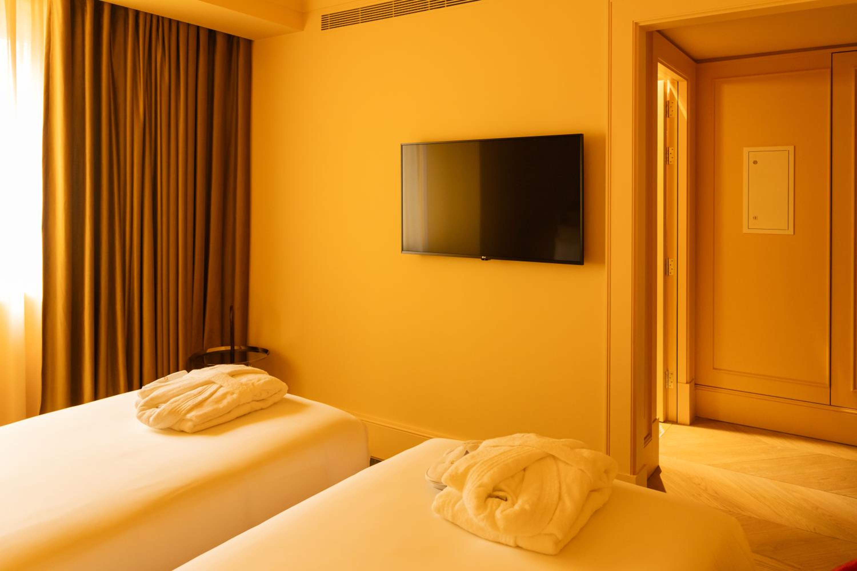 Standard Double or Twin Room - Photo 2