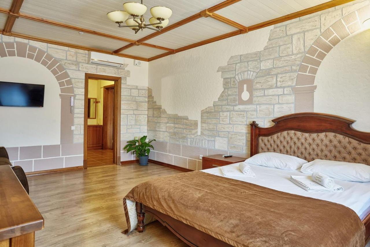 Family Room with Shower photo 3