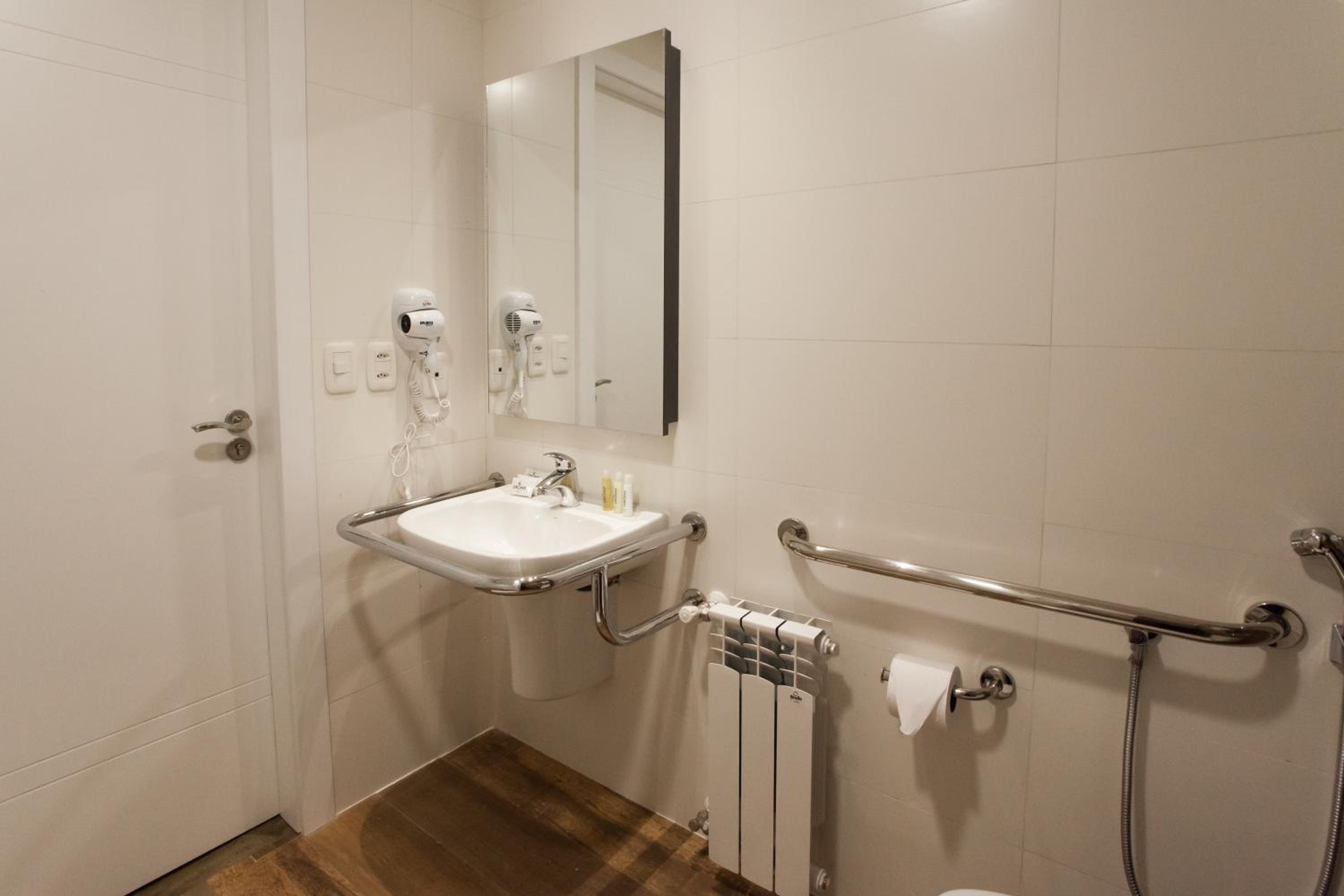 Double Room - Disability Access photo 3