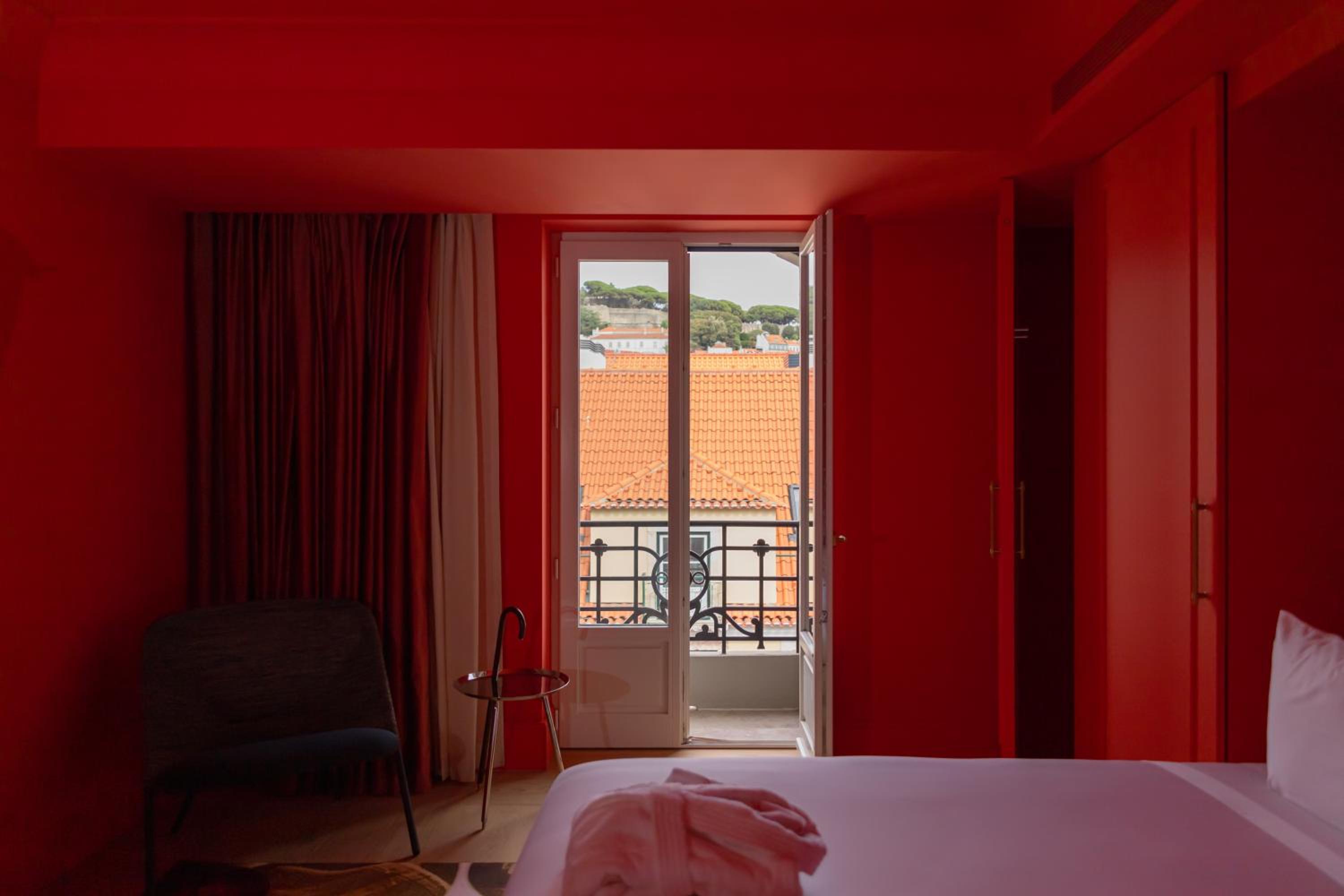 Deluxe Double Room with Balcony - Photo 5