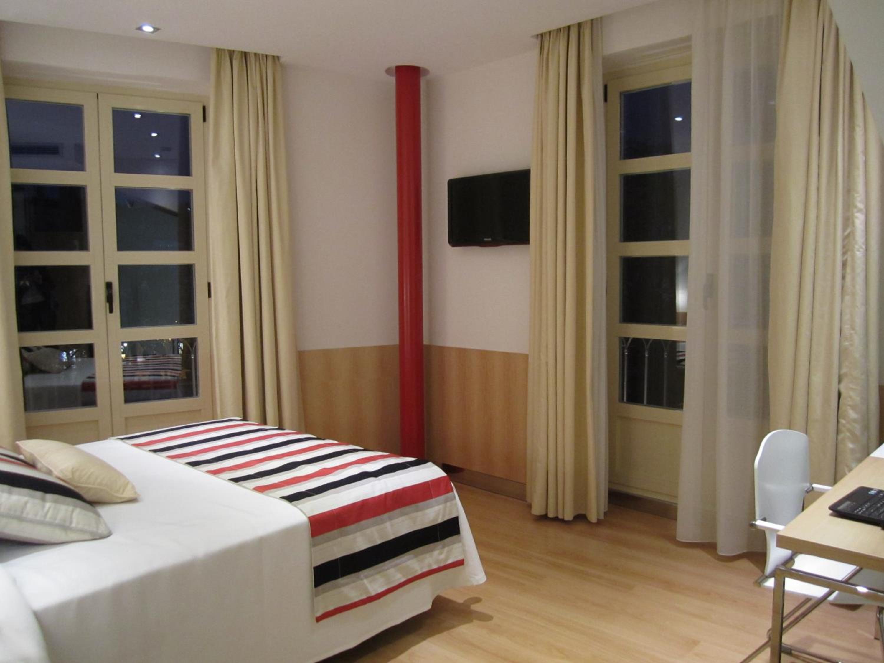 Habitación Doble o Twin con Cama Extra y Vistas
