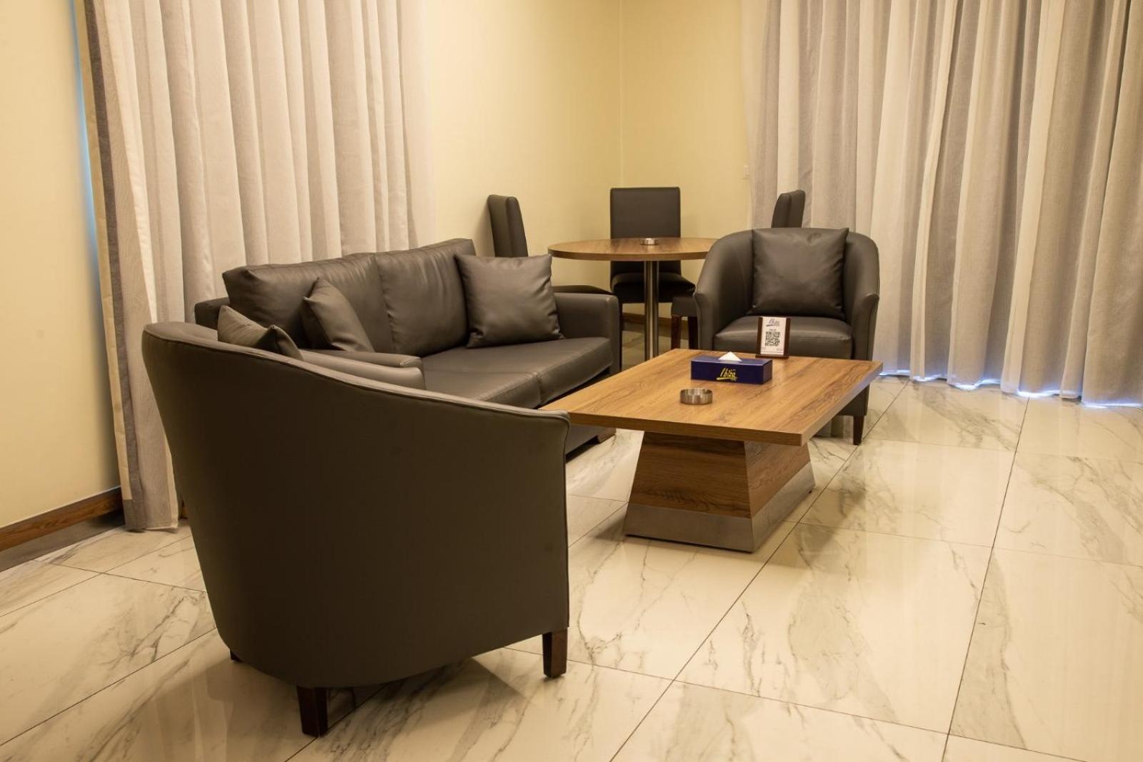 Executive Suite - Photo 23