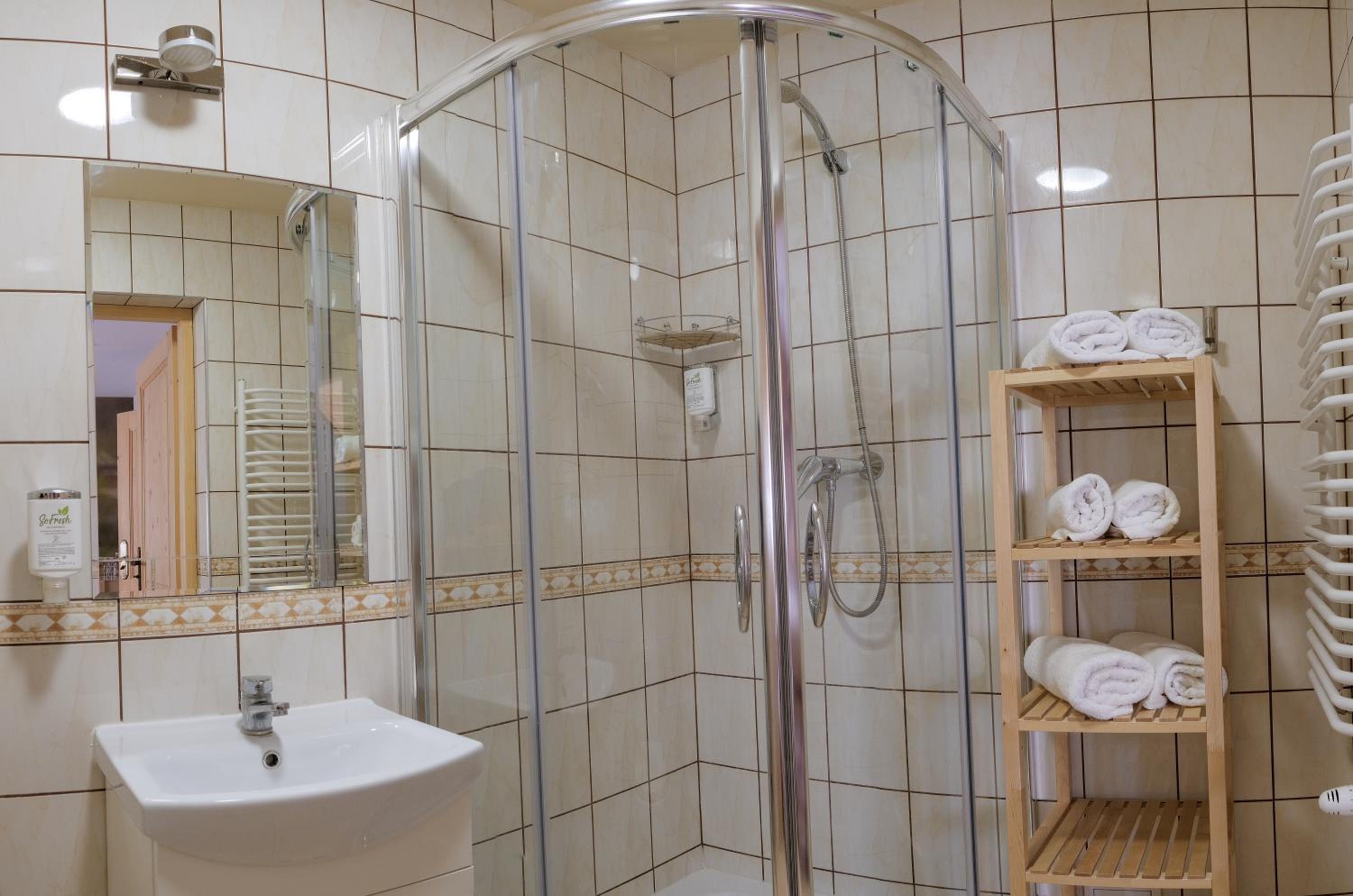 Double Room with Lake View - Photo 5