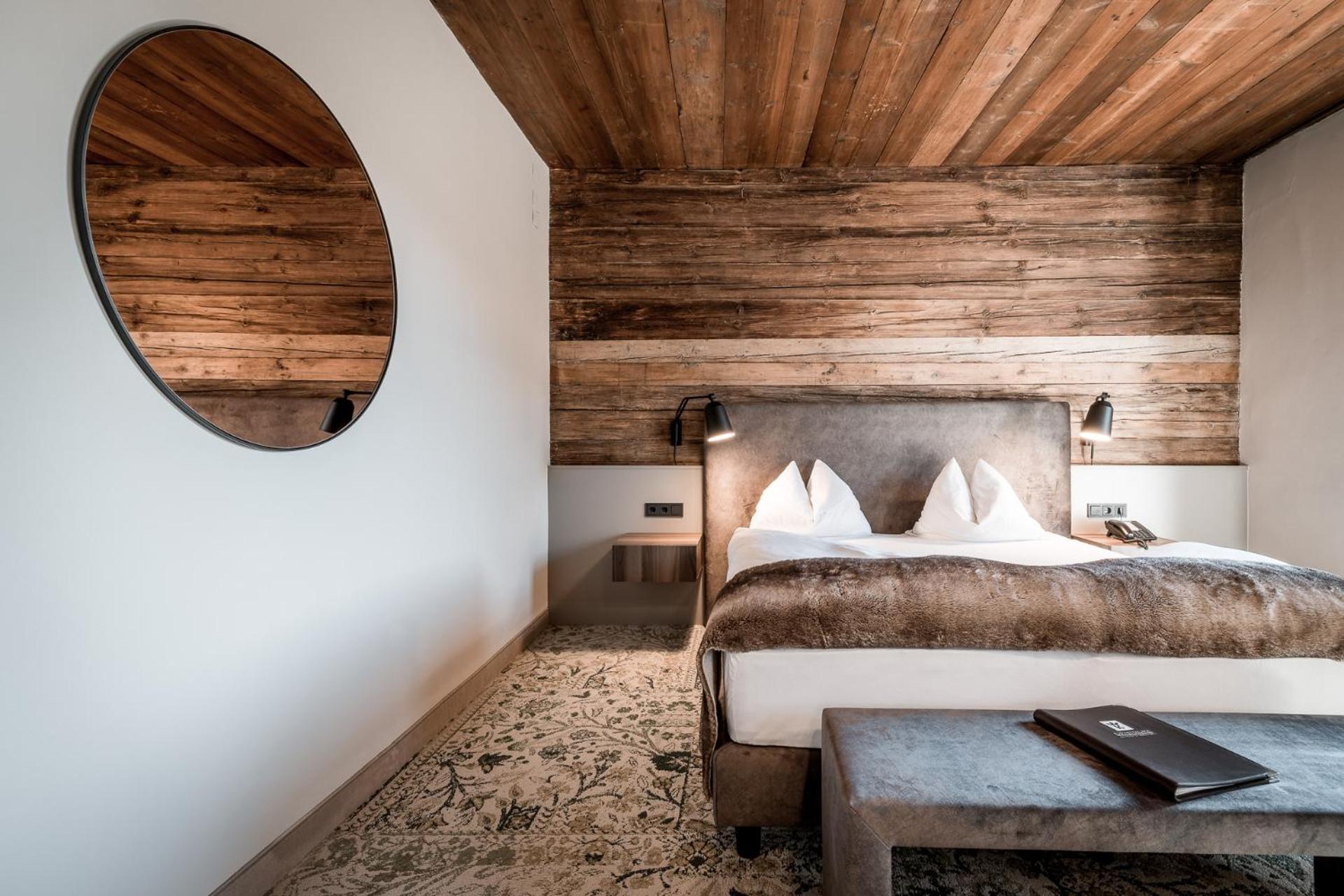 Family Suite (2 Bedrooms) with Balcony - Photo 6