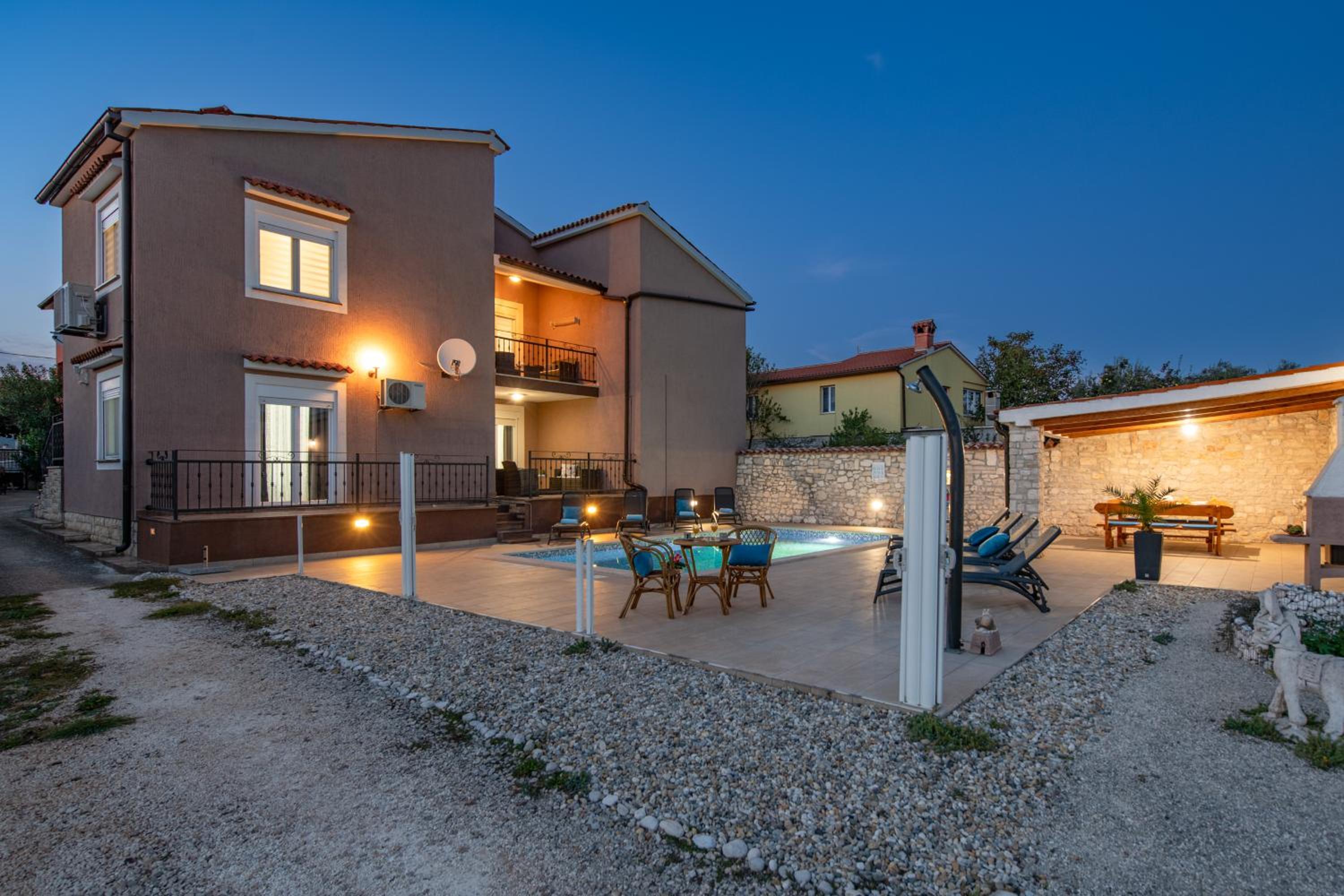 Villa photo 3