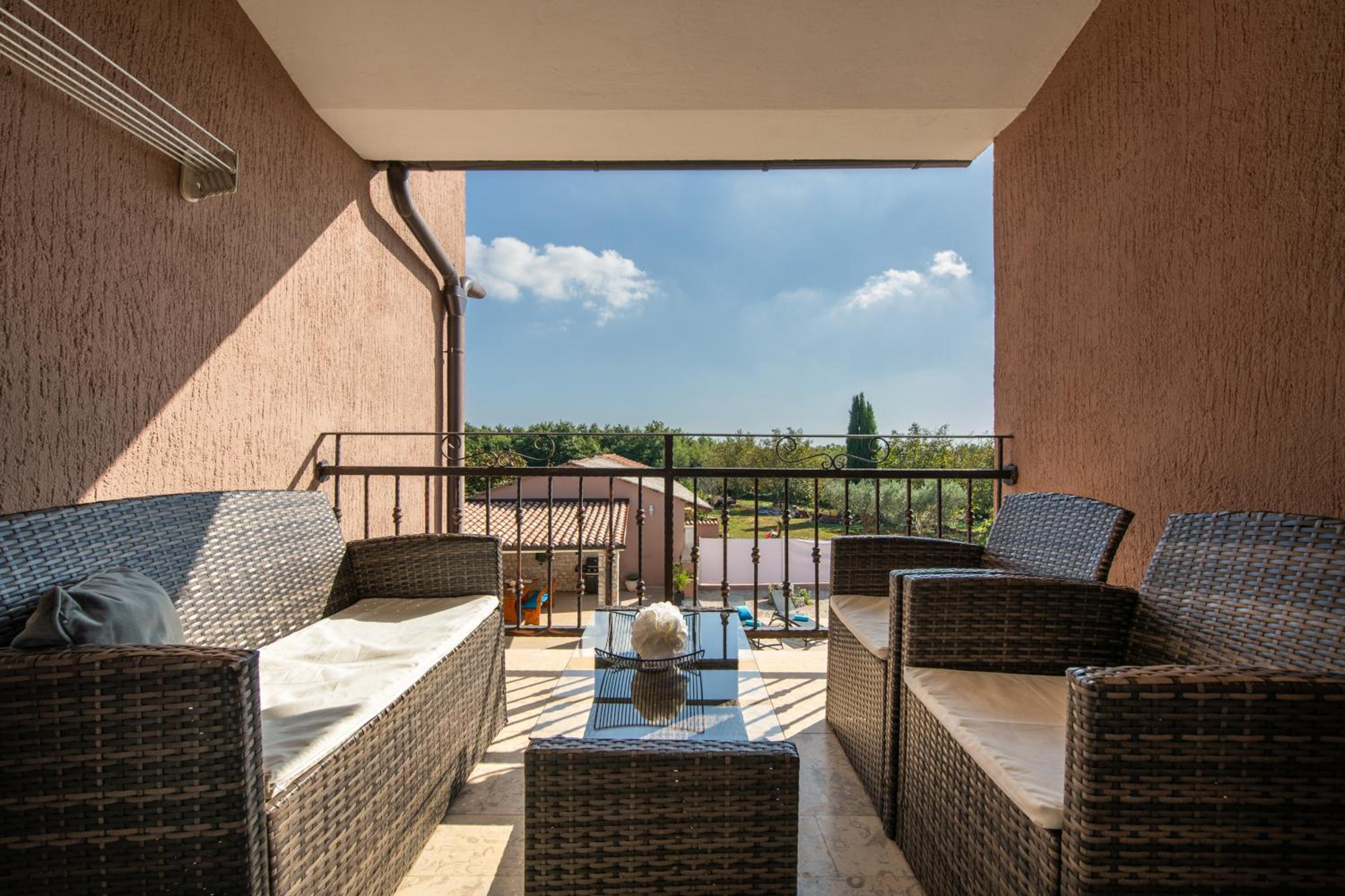 Villa photo 2