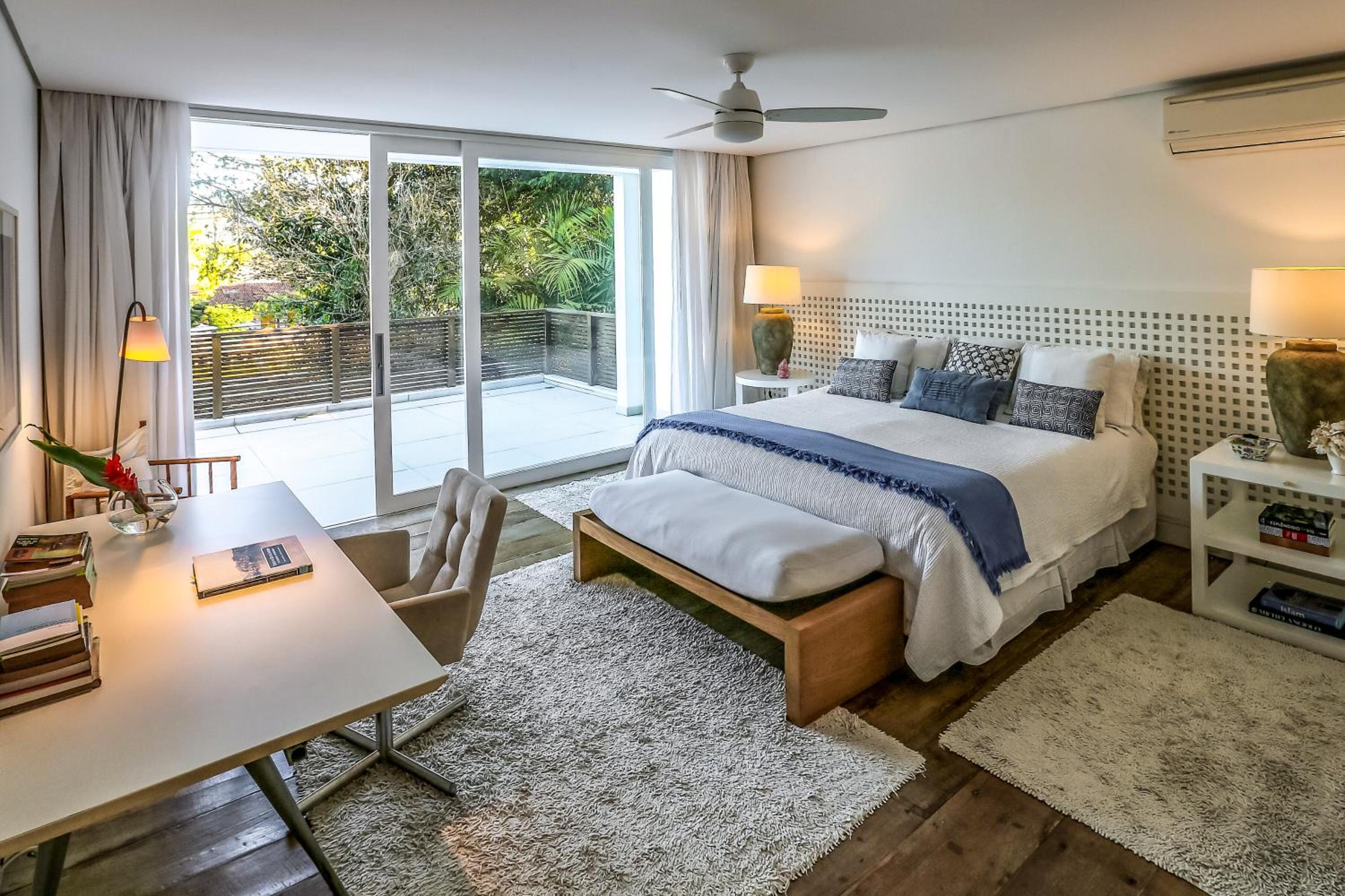 King Suite with Pool View - Photo 6