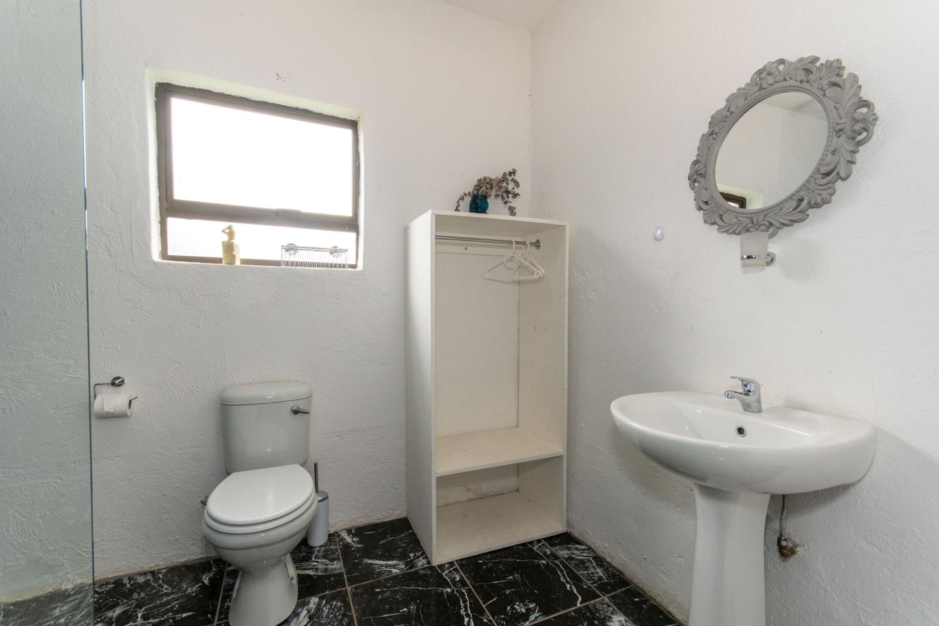 Budget Double Room - Photo 3