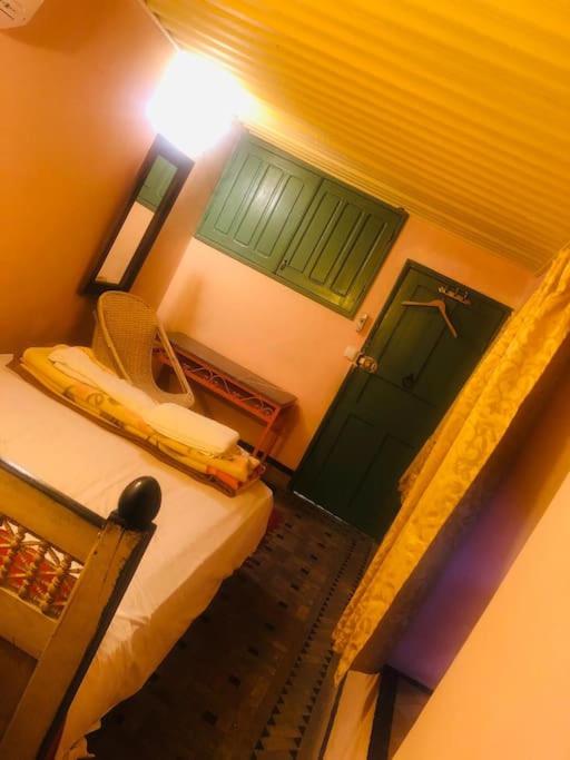 Budget Double Room - Photo 11