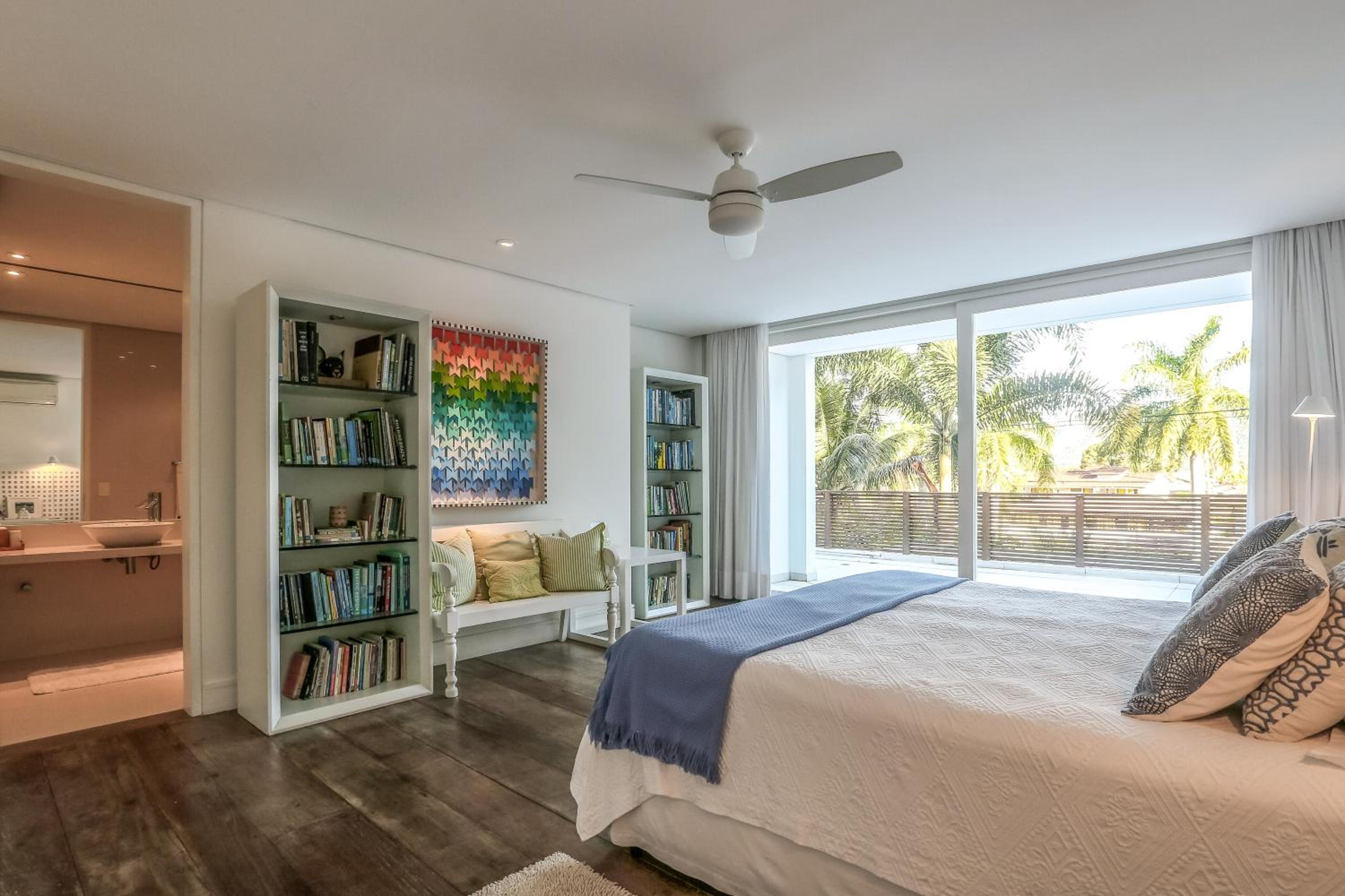 Suite with Mountain View - Photo 8