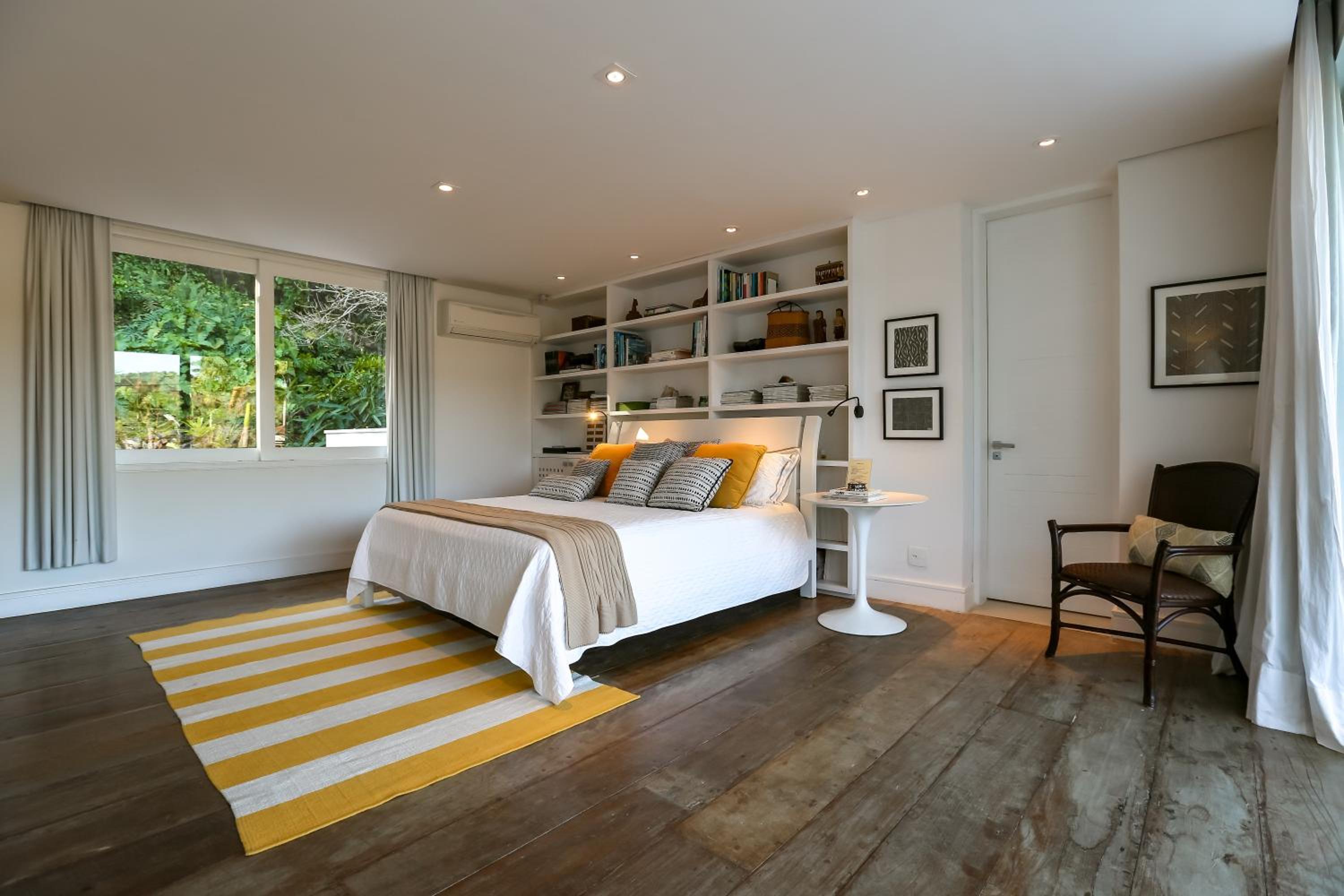 Deluxe King Suite - Photo 9