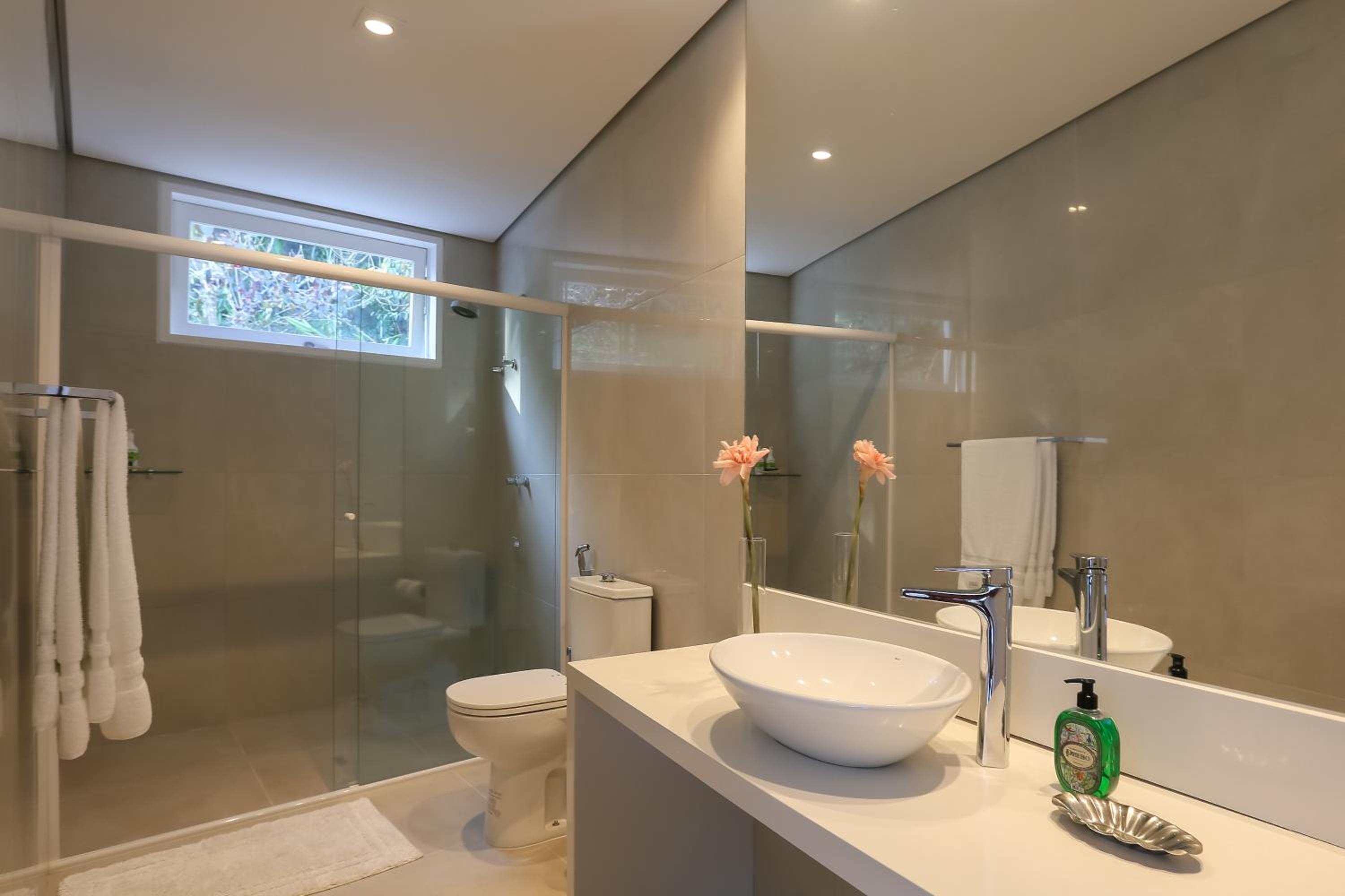 Deluxe King Suite - Photo 2
