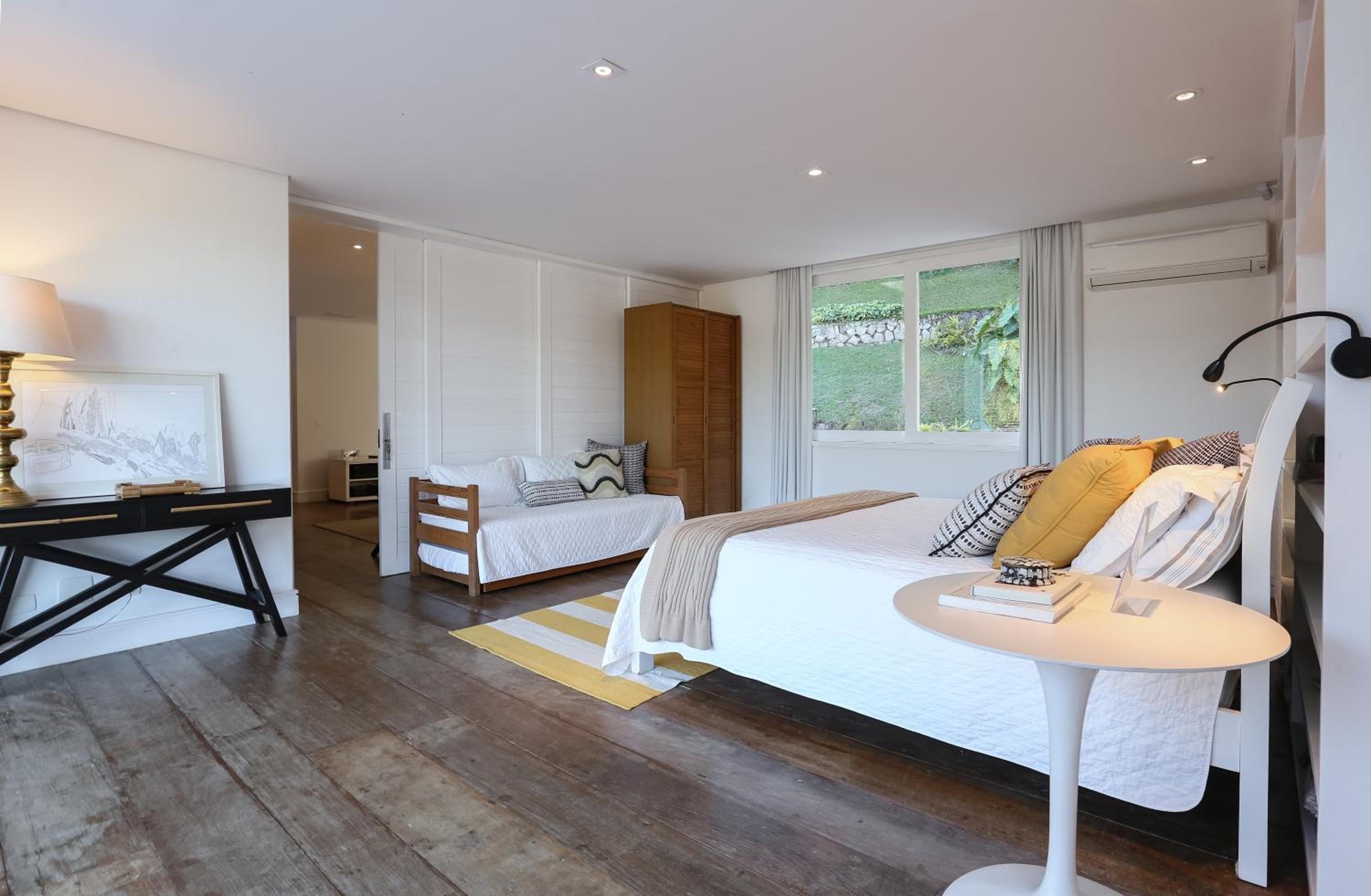 Deluxe King Suite - Photo 5