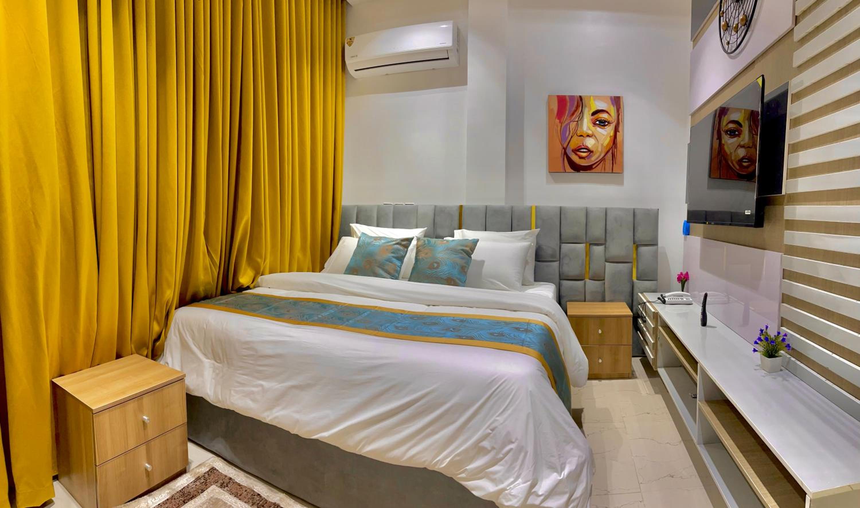 One-Bedroom Apartment - Photo 2