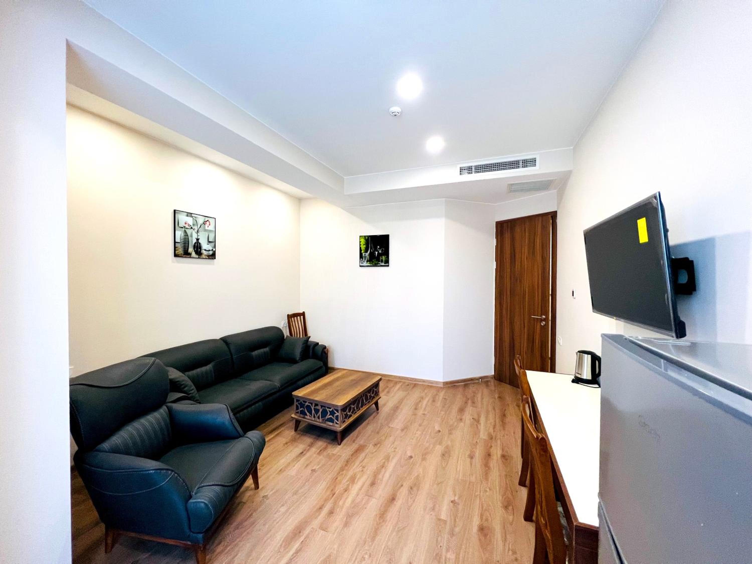Suite with Balcony - Photo 3