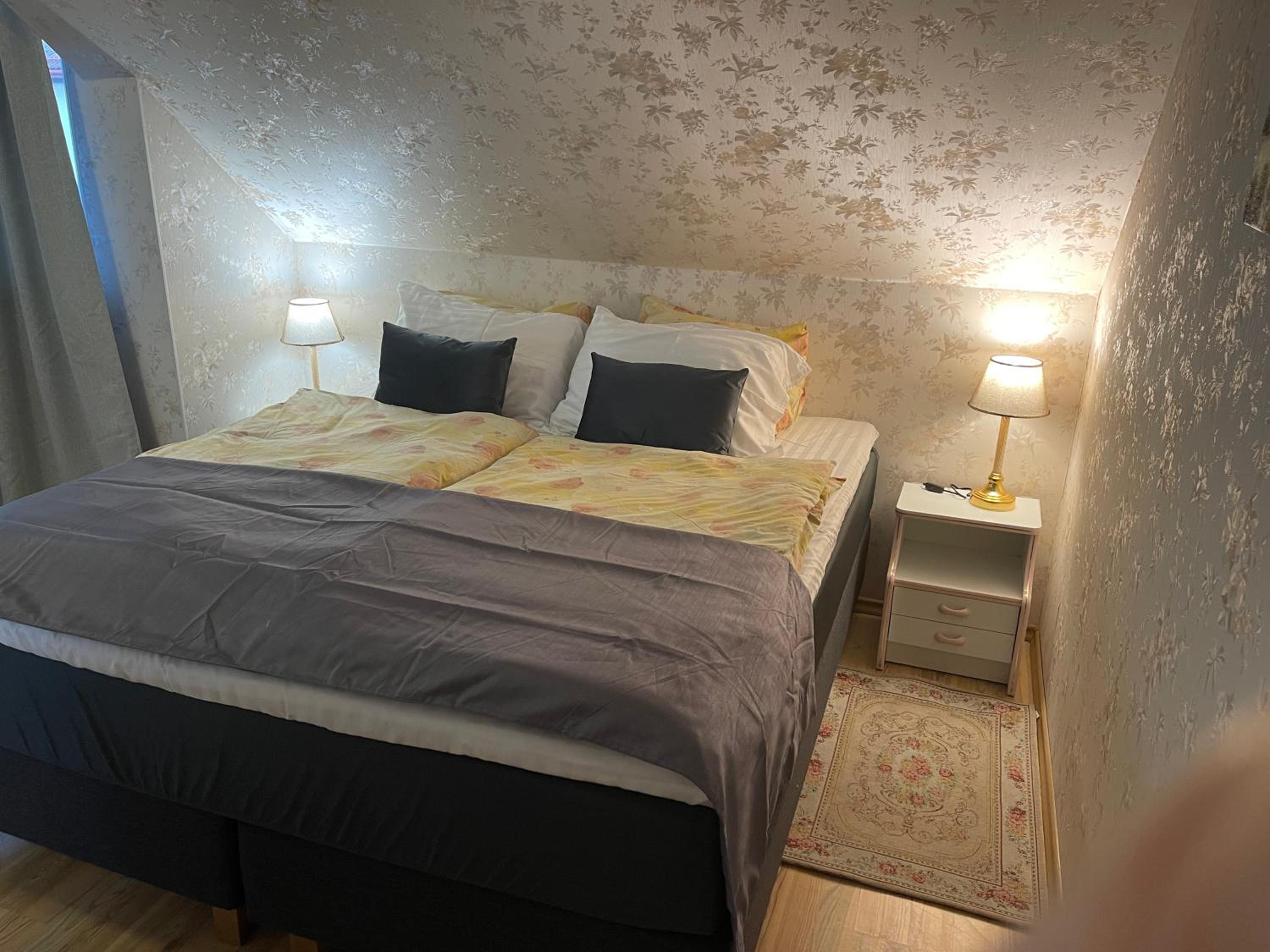 Double Room with Balcony - Photo 11